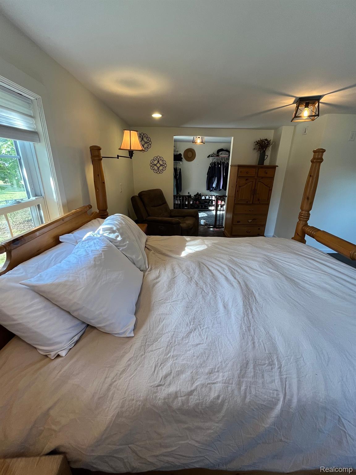 425 SCHOOLHOUSE Street