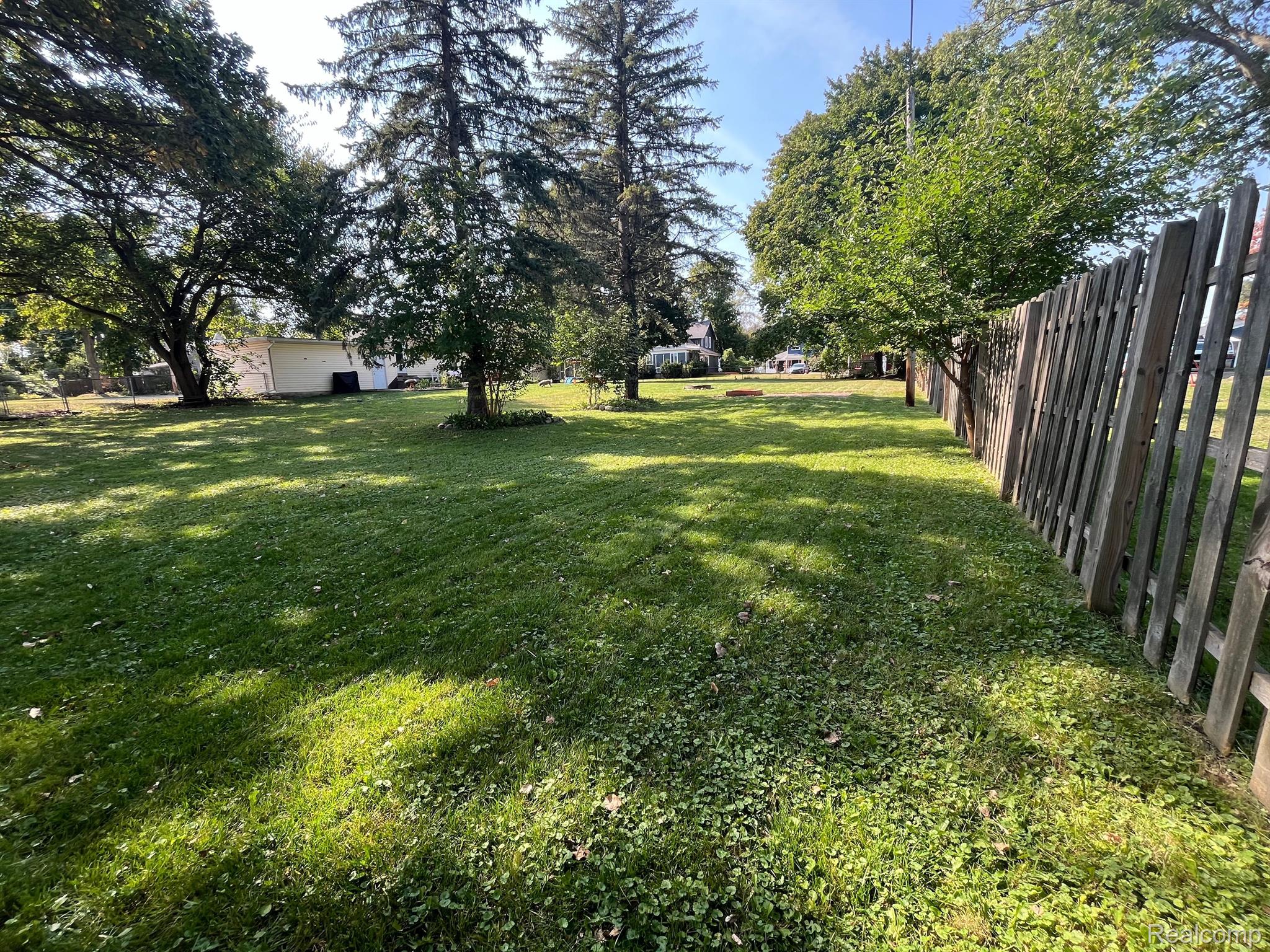 425 SCHOOLHOUSE Street