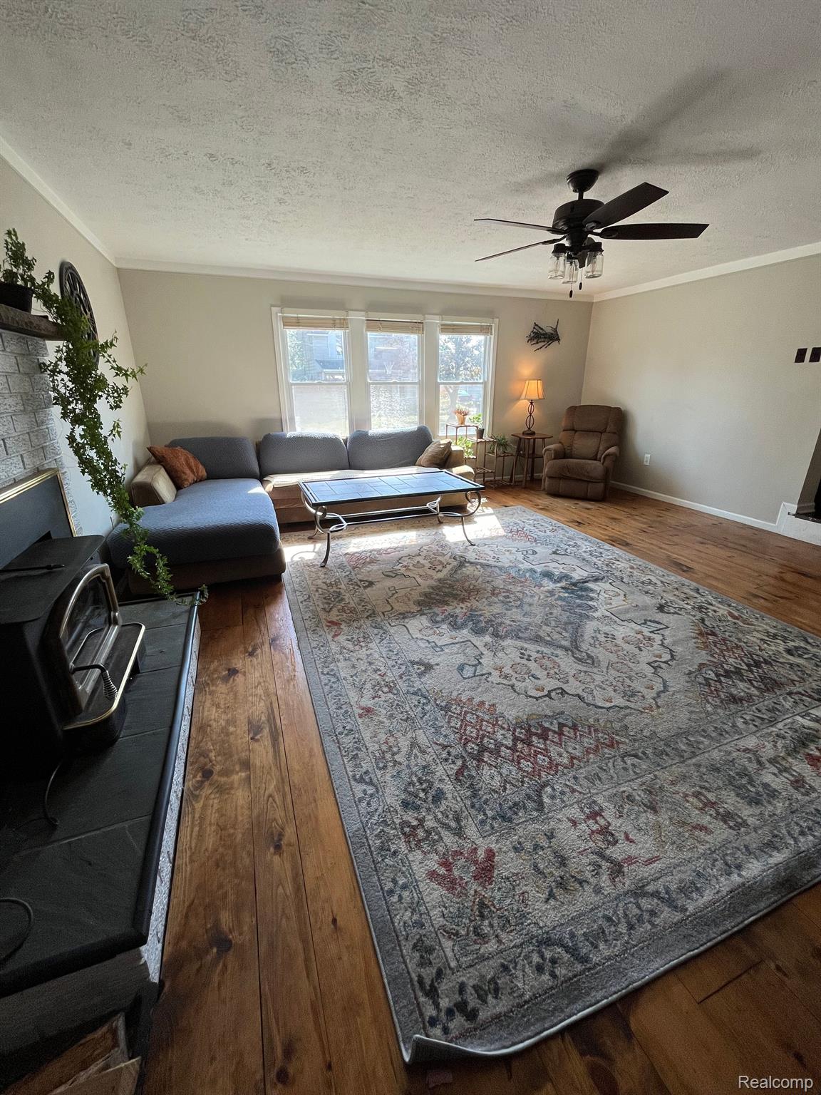 425 SCHOOLHOUSE Street