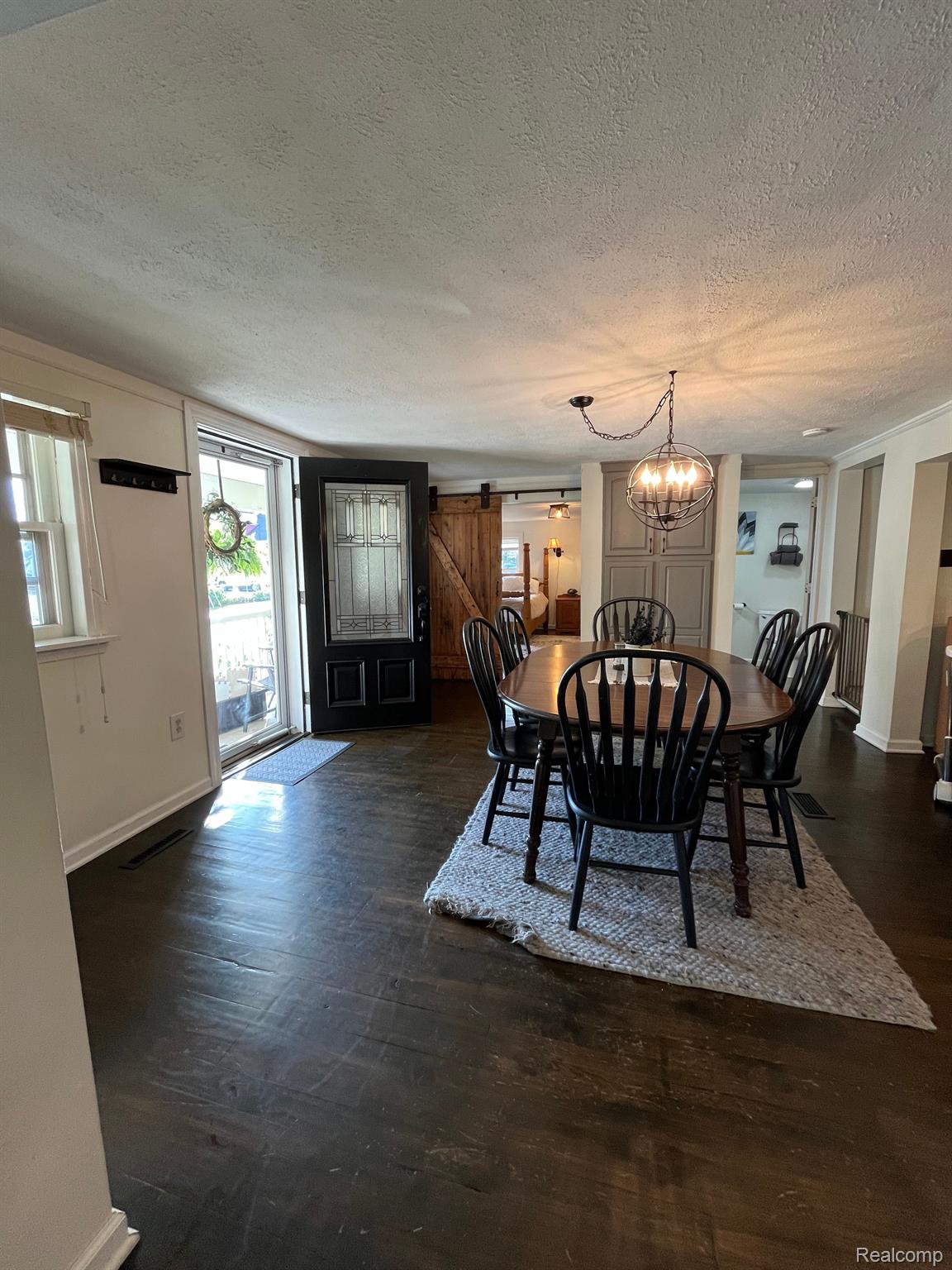 425 SCHOOLHOUSE Street