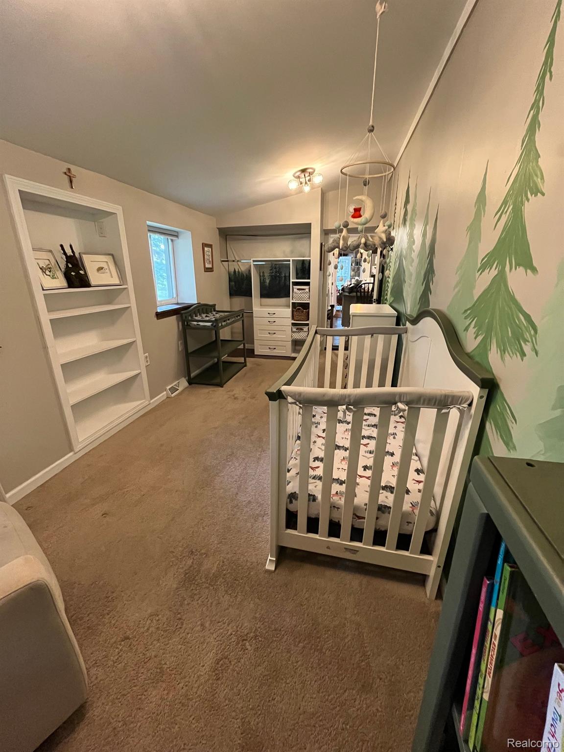 425 SCHOOLHOUSE Street