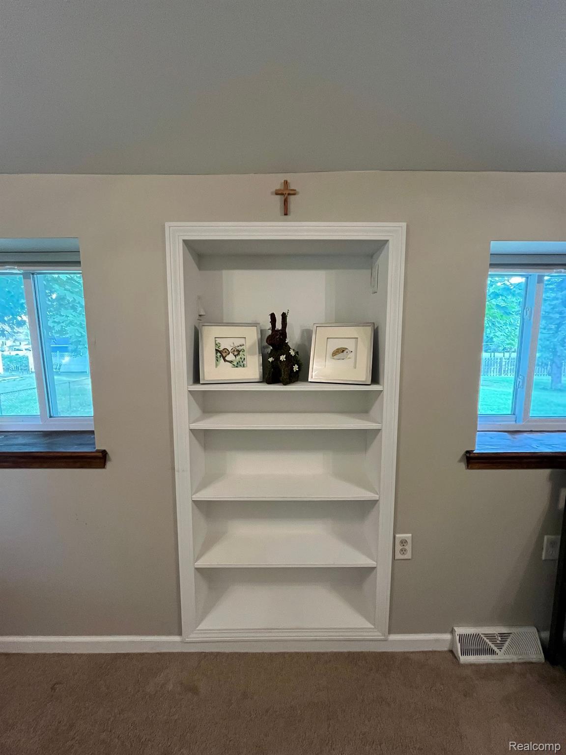 425 SCHOOLHOUSE Street