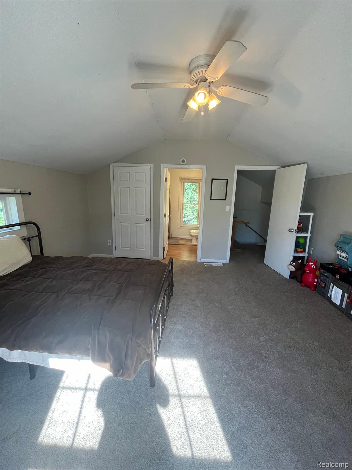 425 SCHOOLHOUSE Street