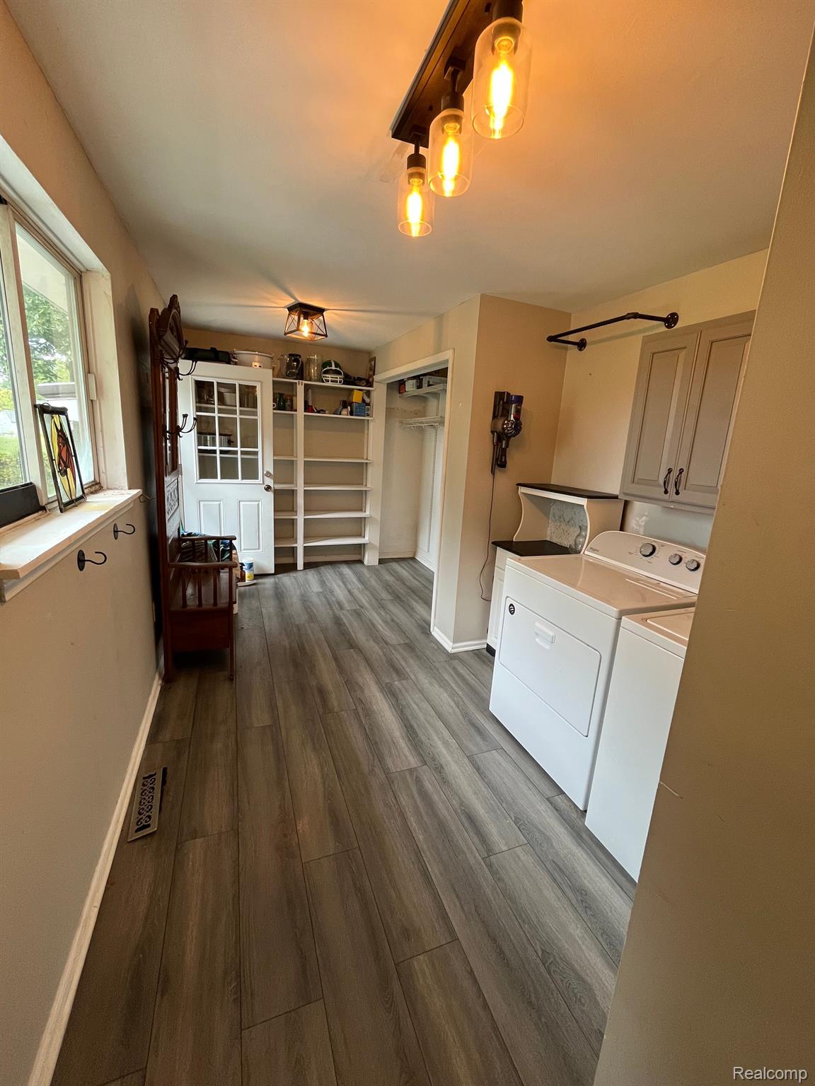 425 SCHOOLHOUSE Street