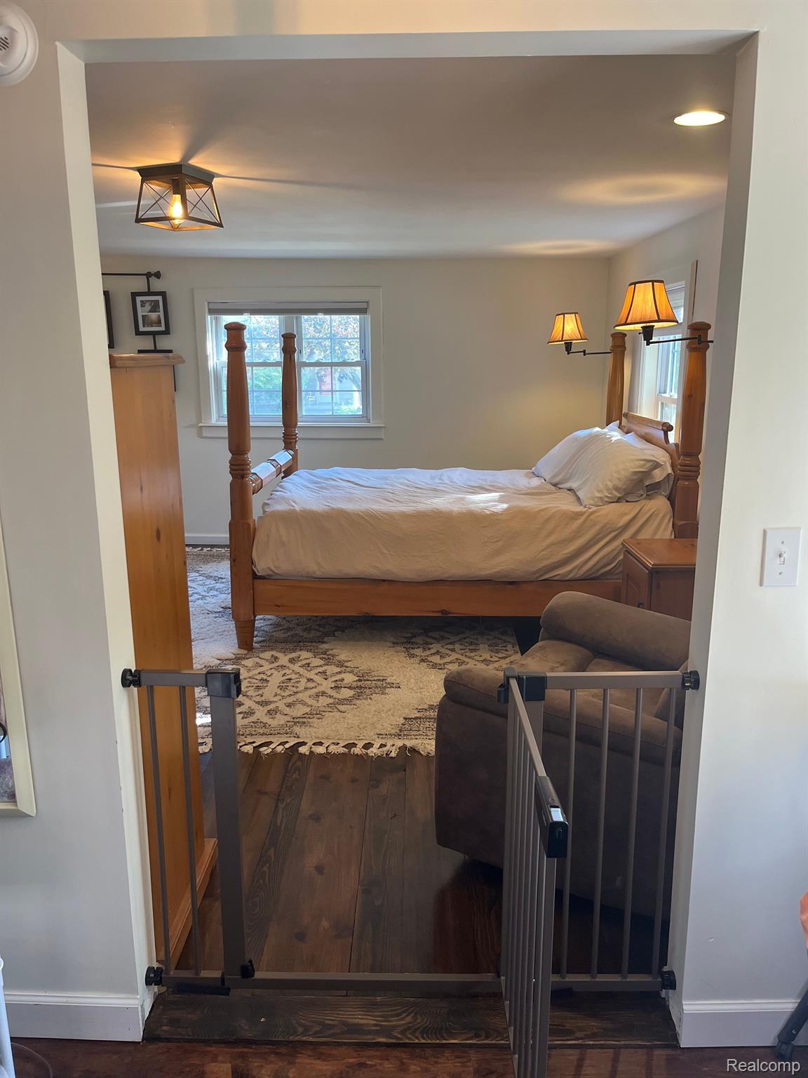 425 SCHOOLHOUSE Street