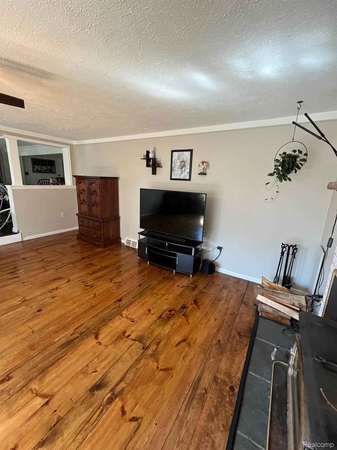 425 SCHOOLHOUSE Street