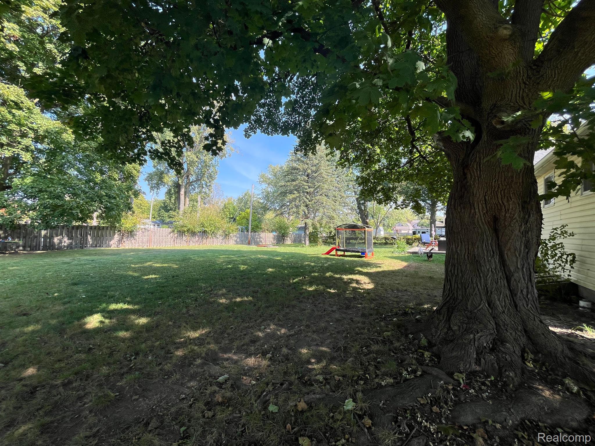 425 SCHOOLHOUSE Street