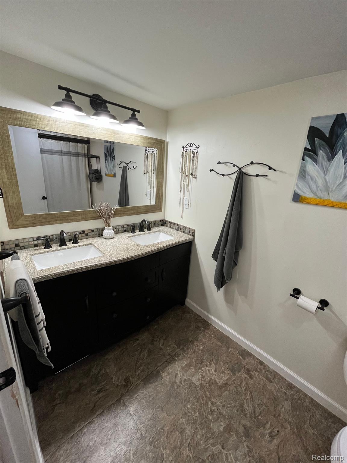 425 SCHOOLHOUSE Street