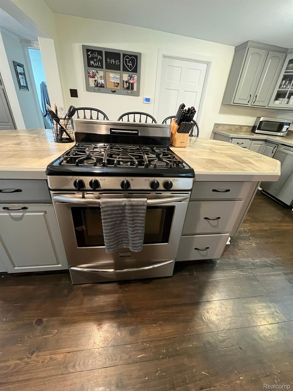 425 SCHOOLHOUSE Street