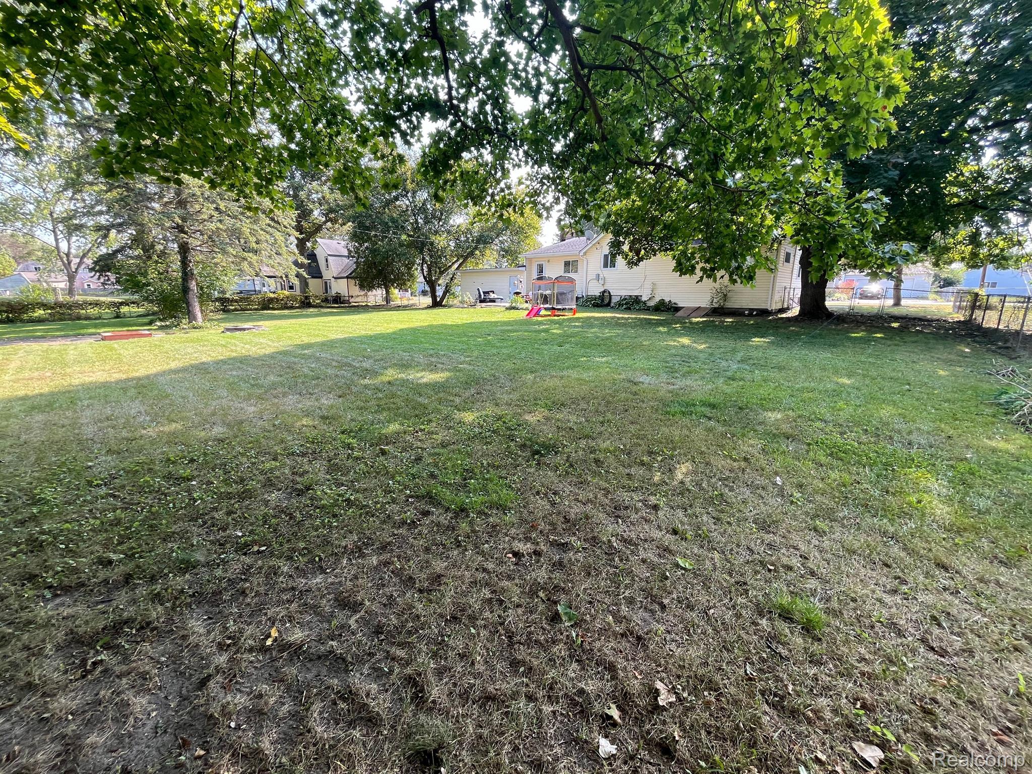 425 SCHOOLHOUSE Street