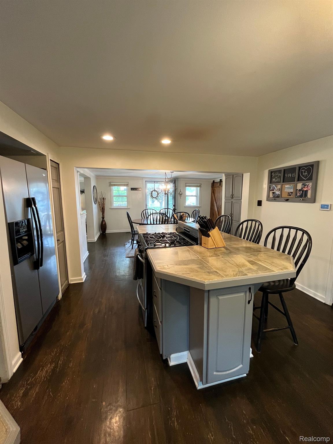 425 SCHOOLHOUSE Street