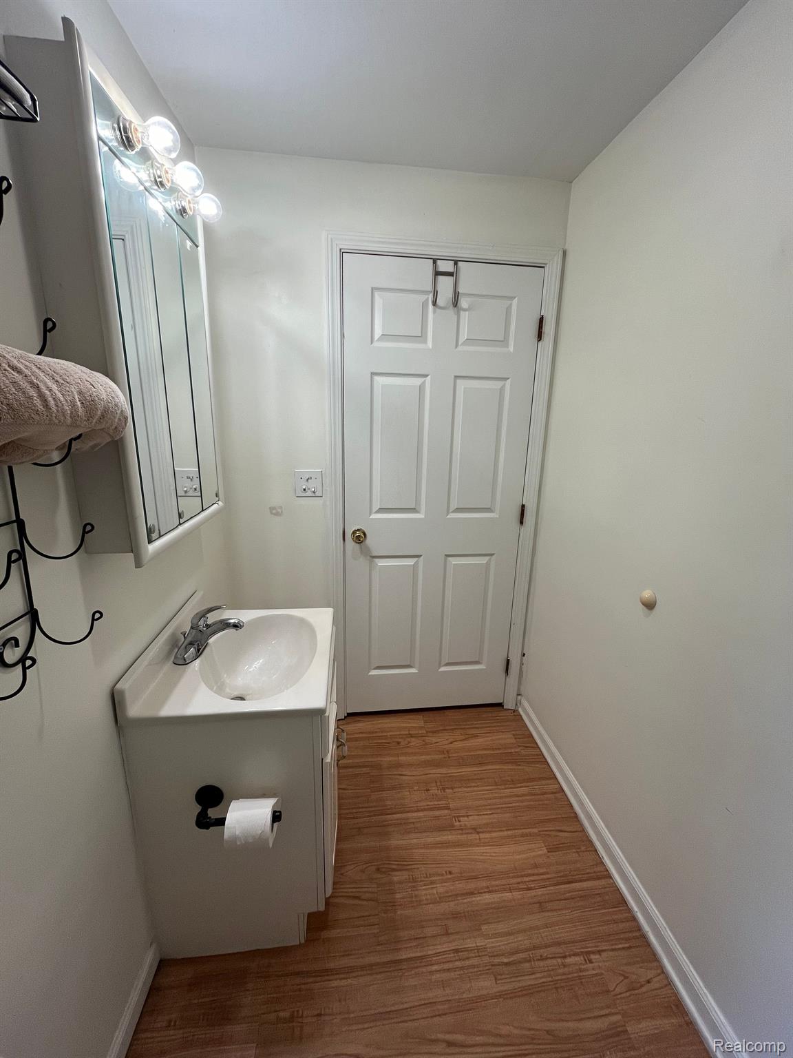 425 SCHOOLHOUSE Street