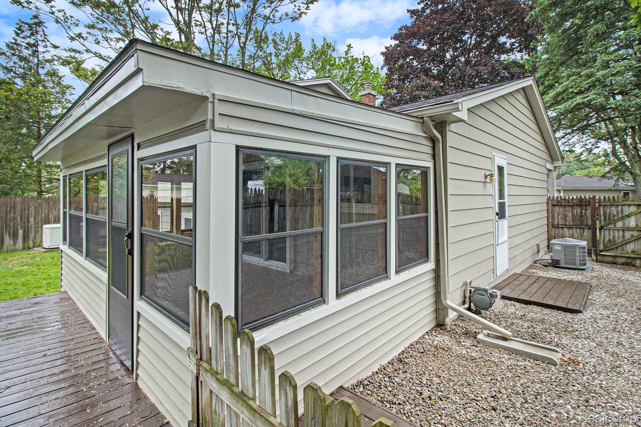 9175 Maplewood Drive
