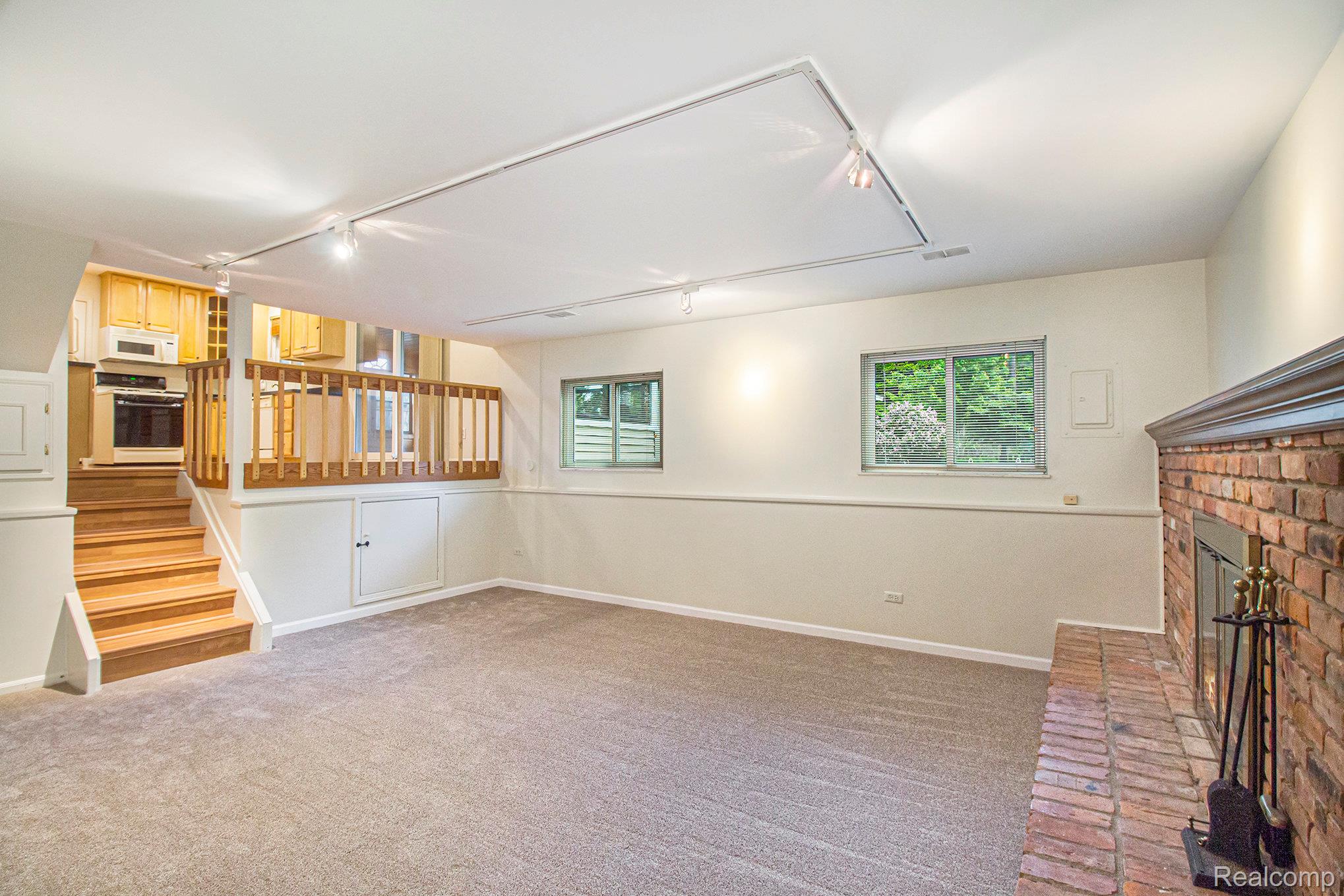 9175 Maplewood Drive