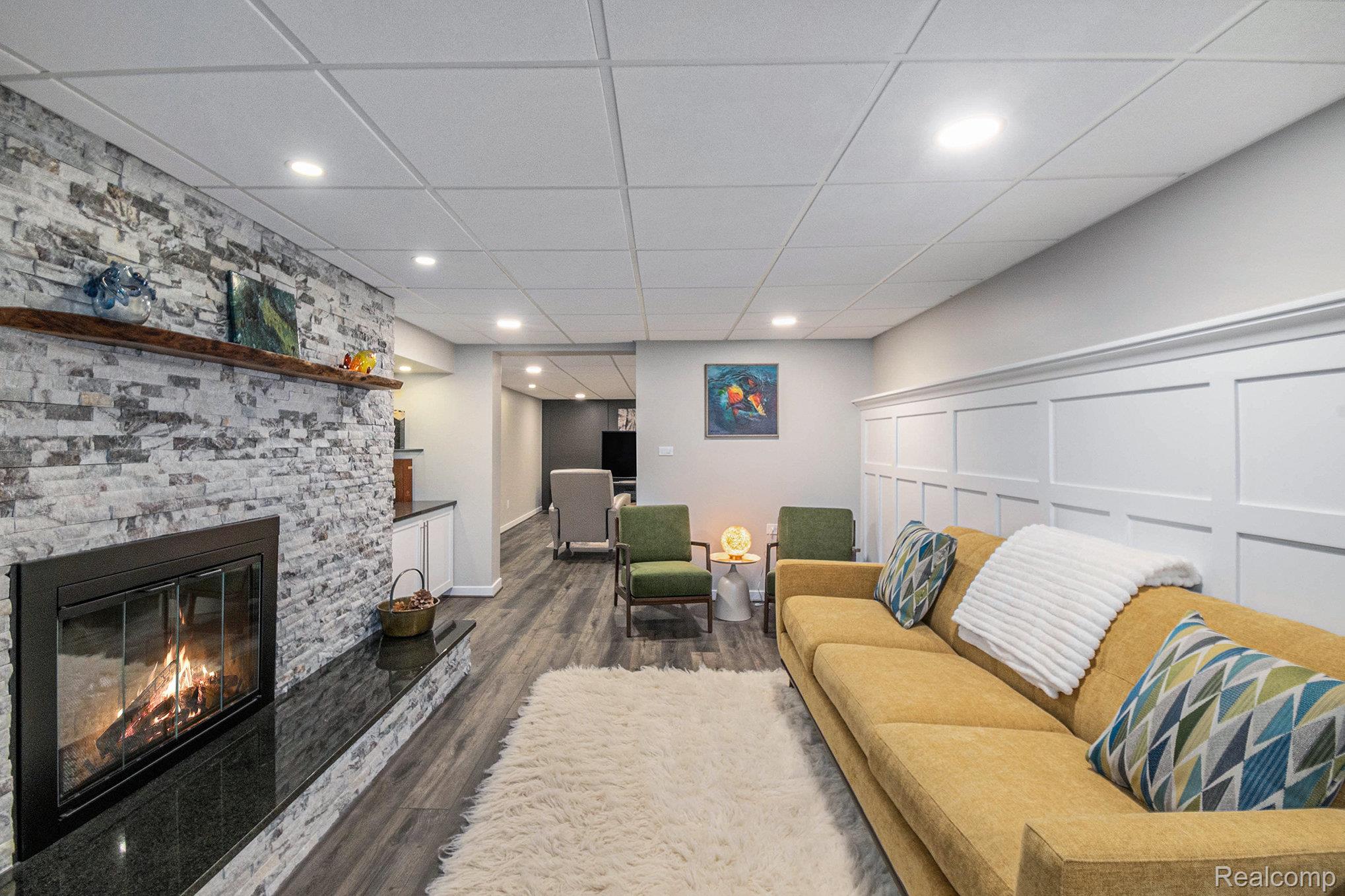 6062 Middle Lake Road