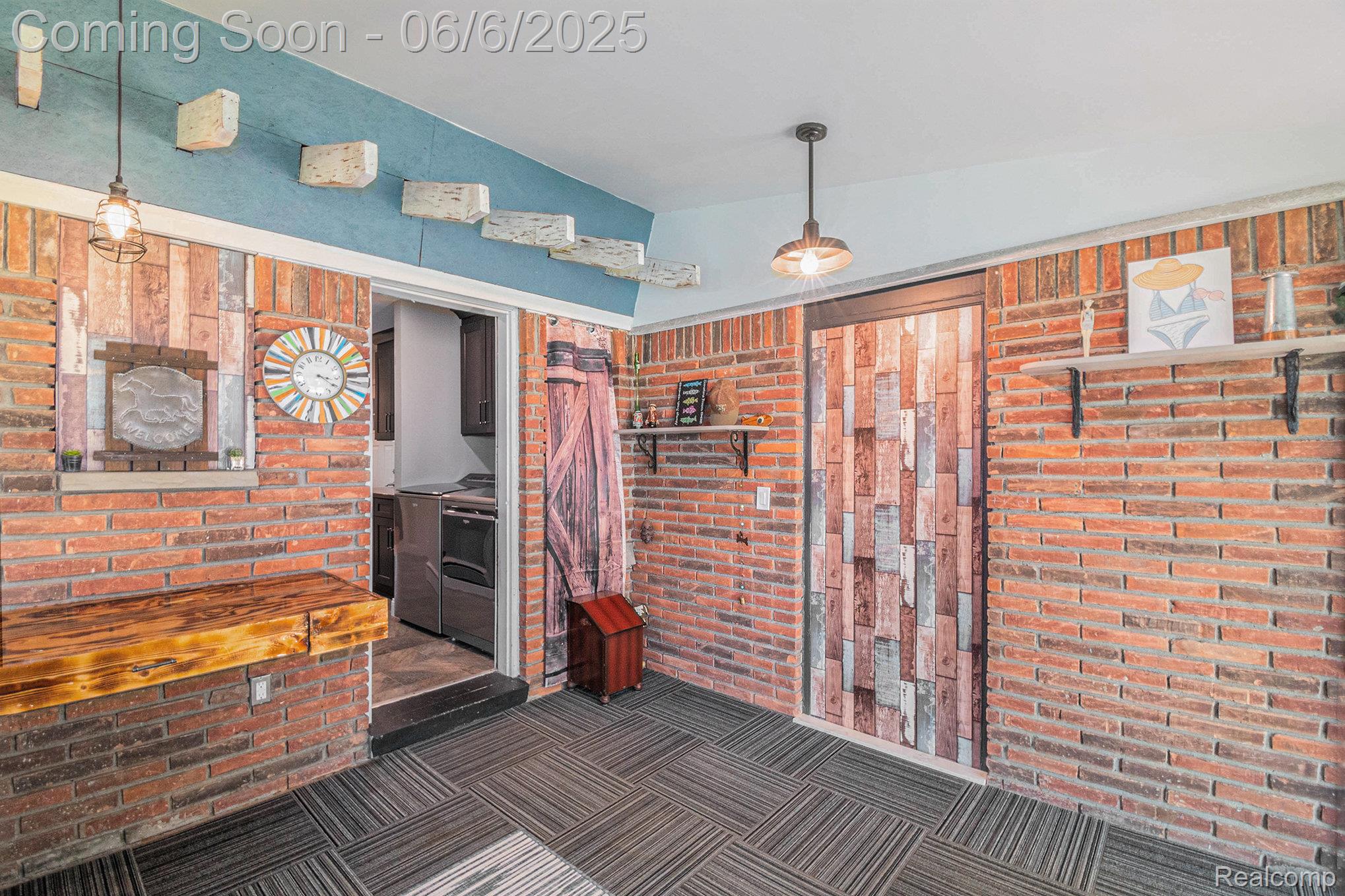 6062 Middle Lake Road