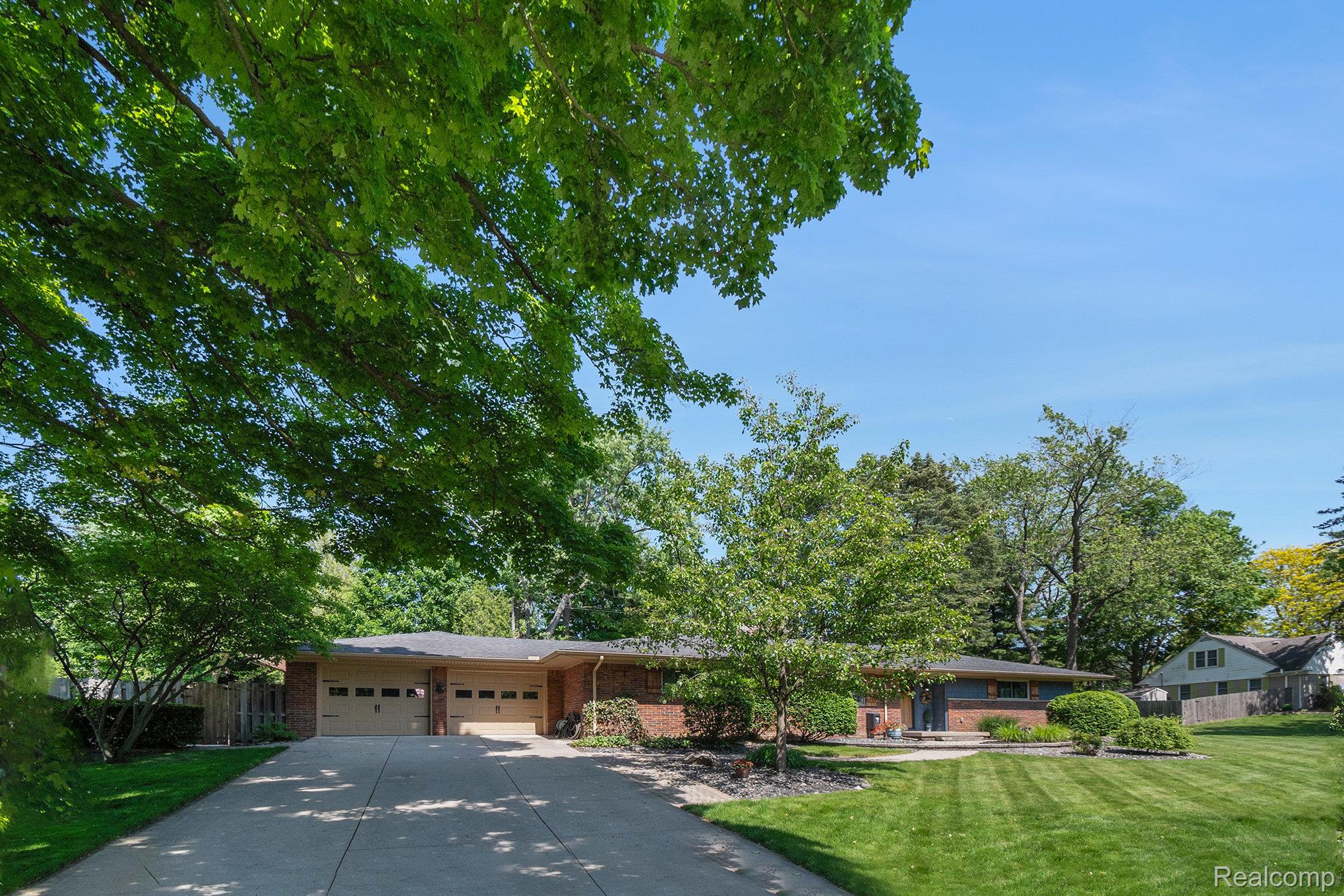 6062 Middle Lake Road