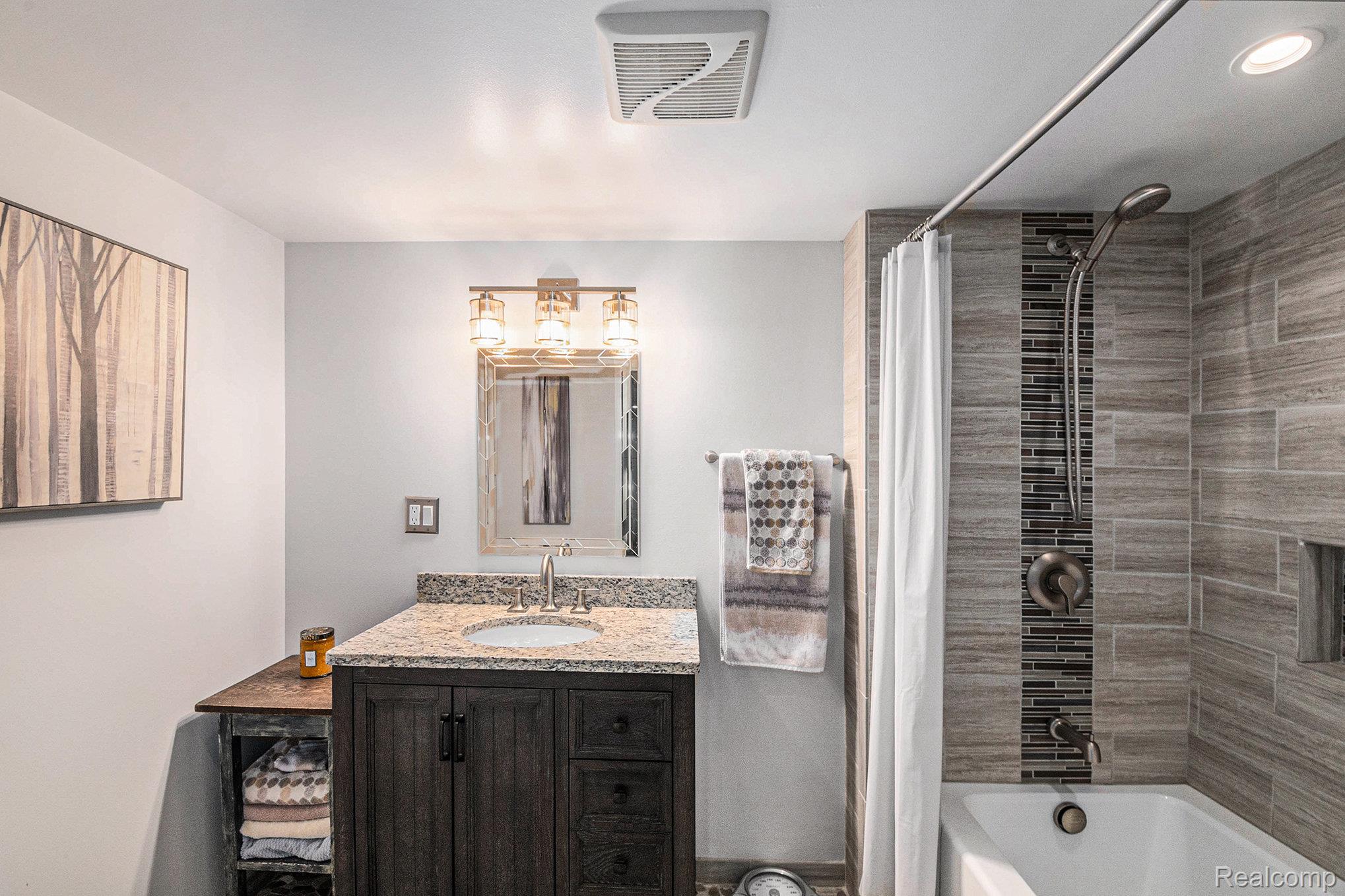 6062 Middle Lake Road