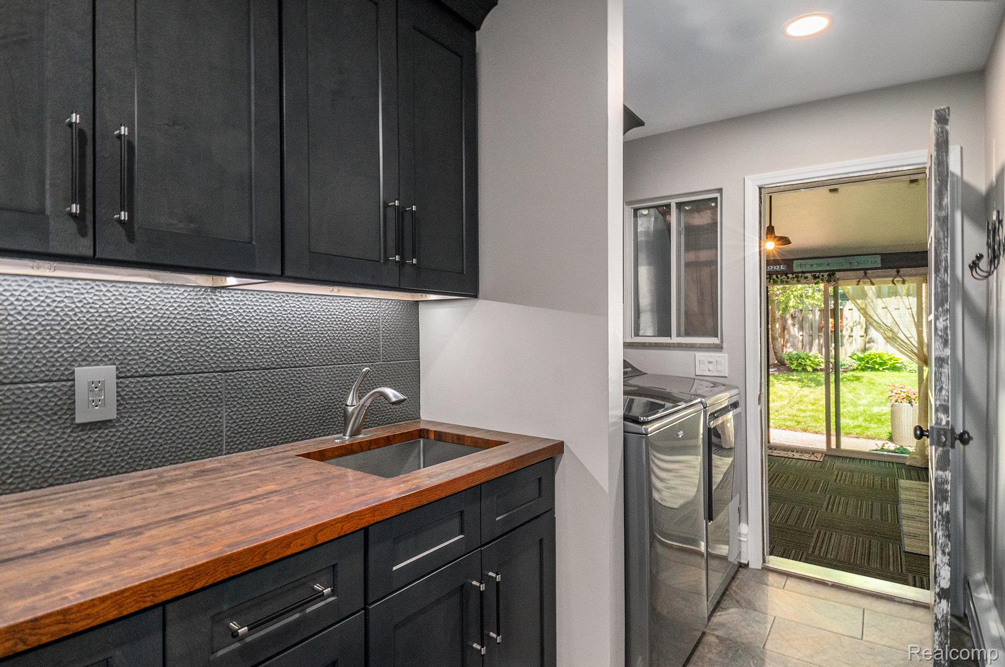 6062 Middle Lake Road