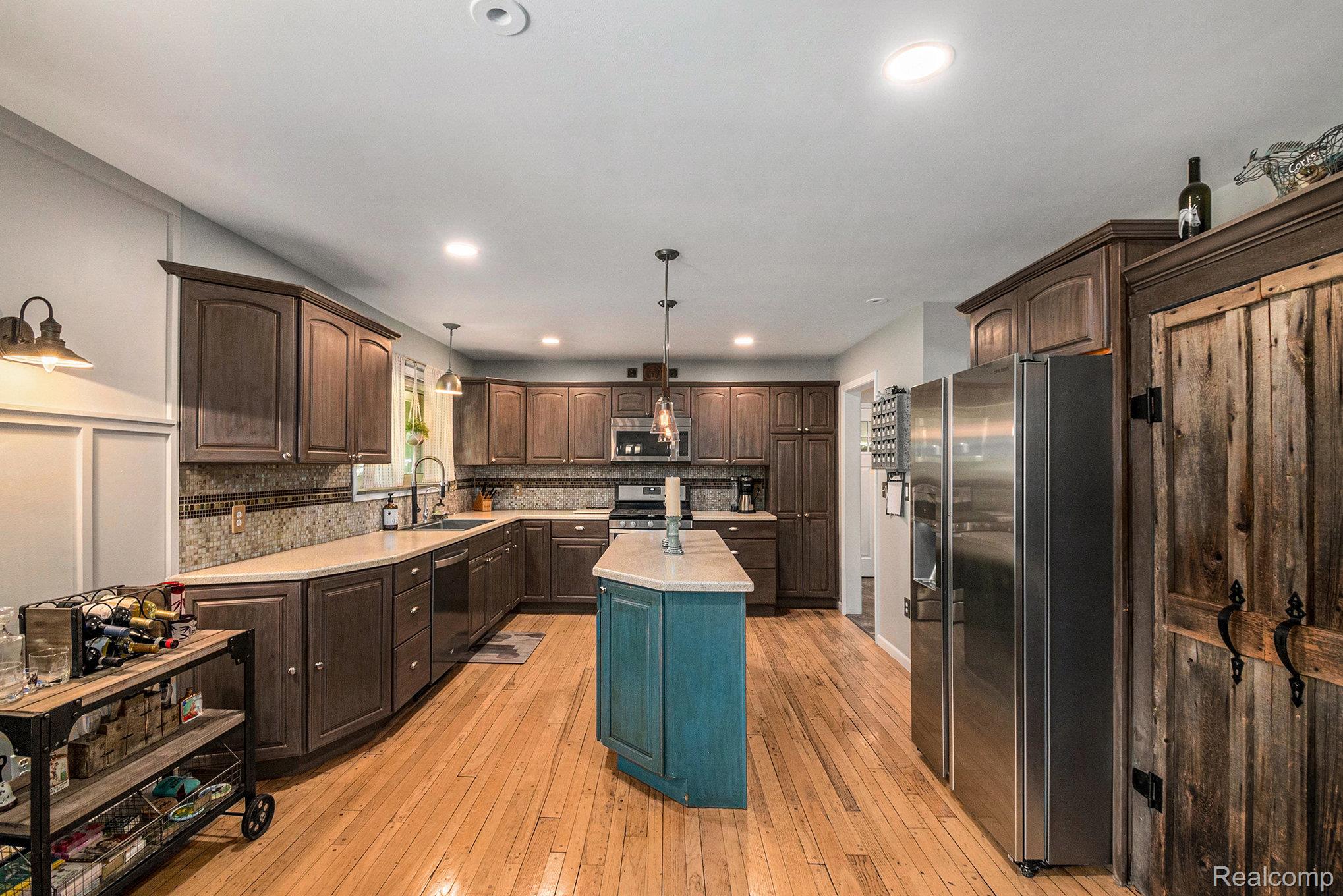 6062 Middle Lake Road