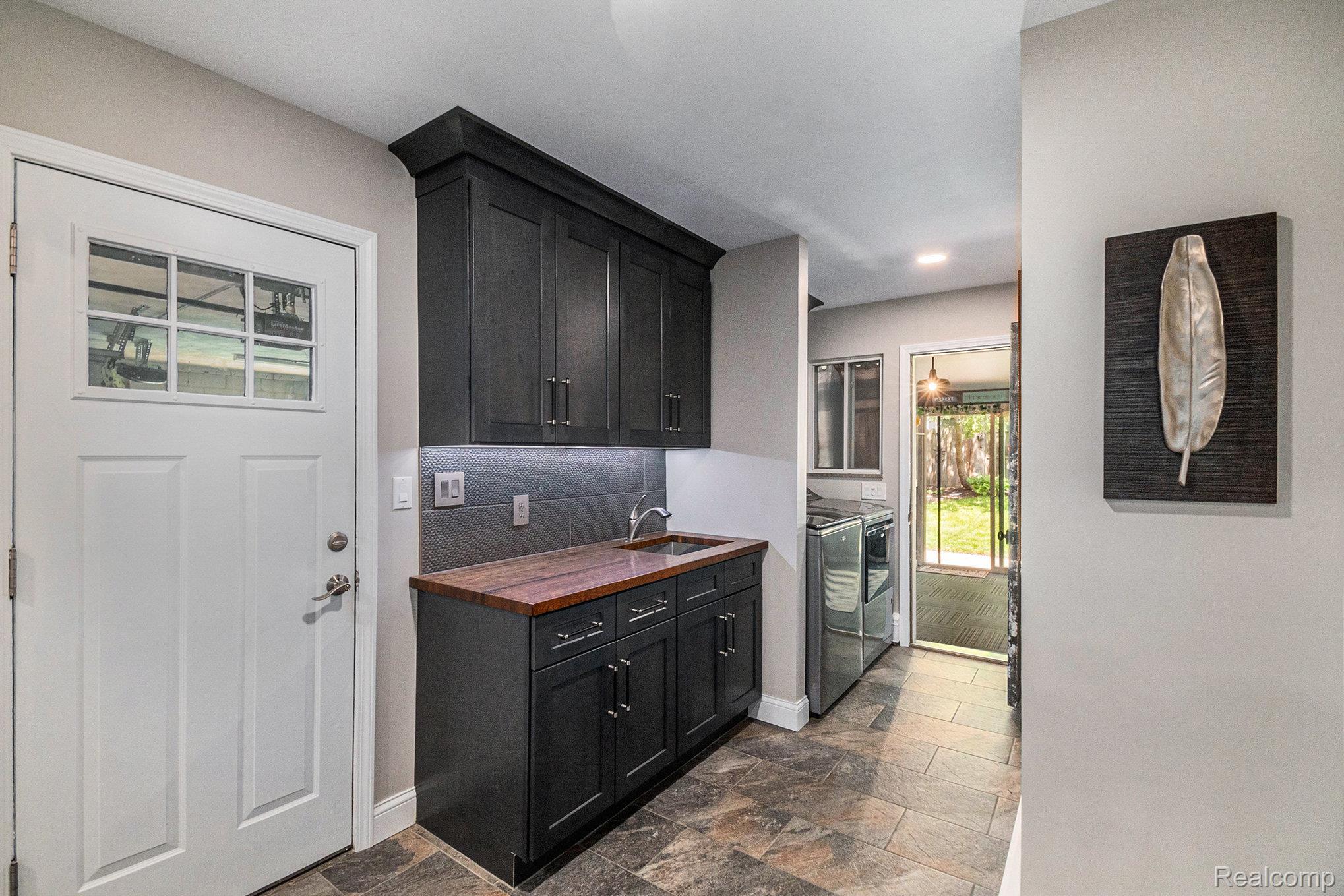 6062 Middle Lake Road