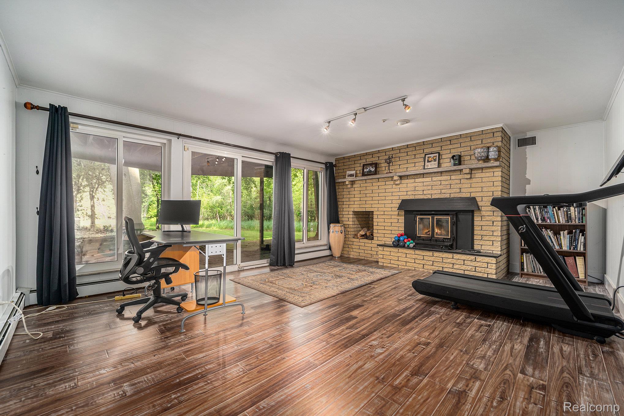 4729 Curtis Lane