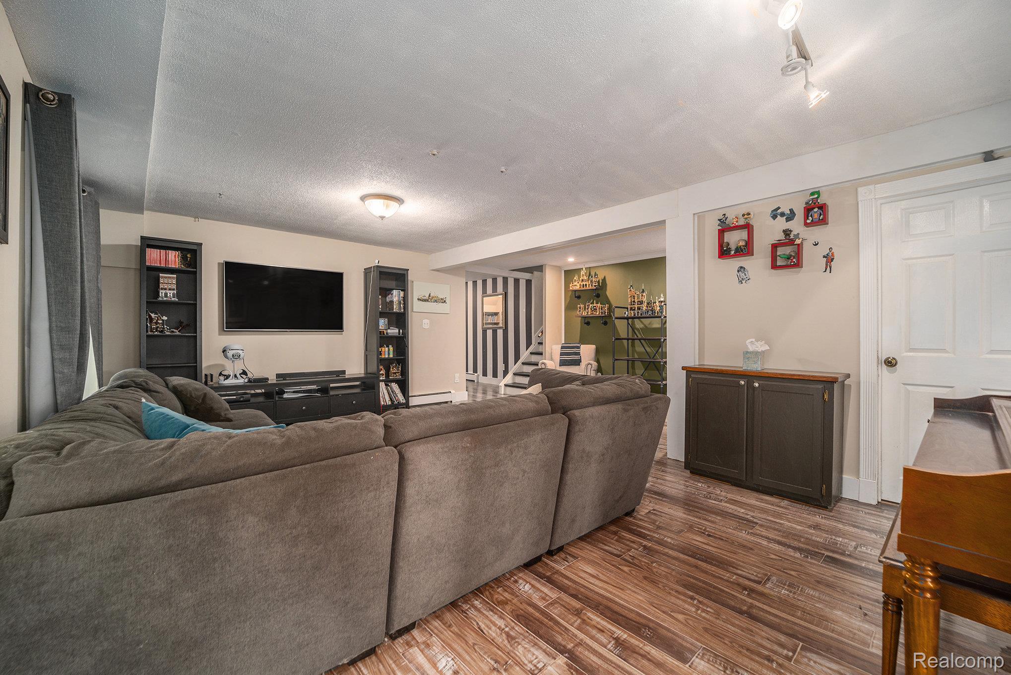 4729 Curtis Lane