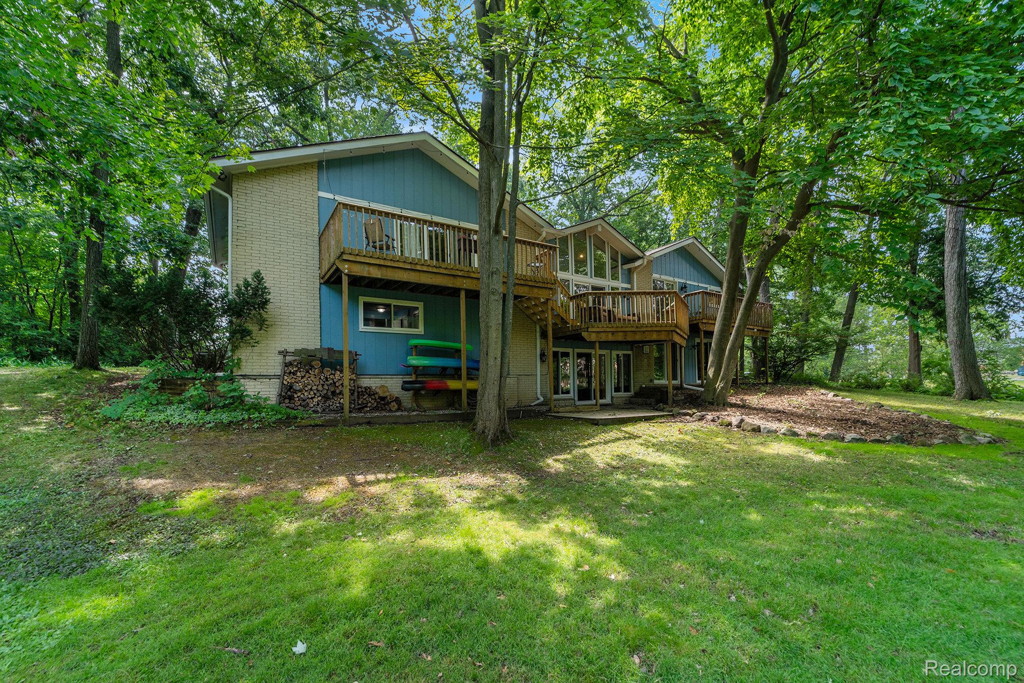 4729 Curtis Lane