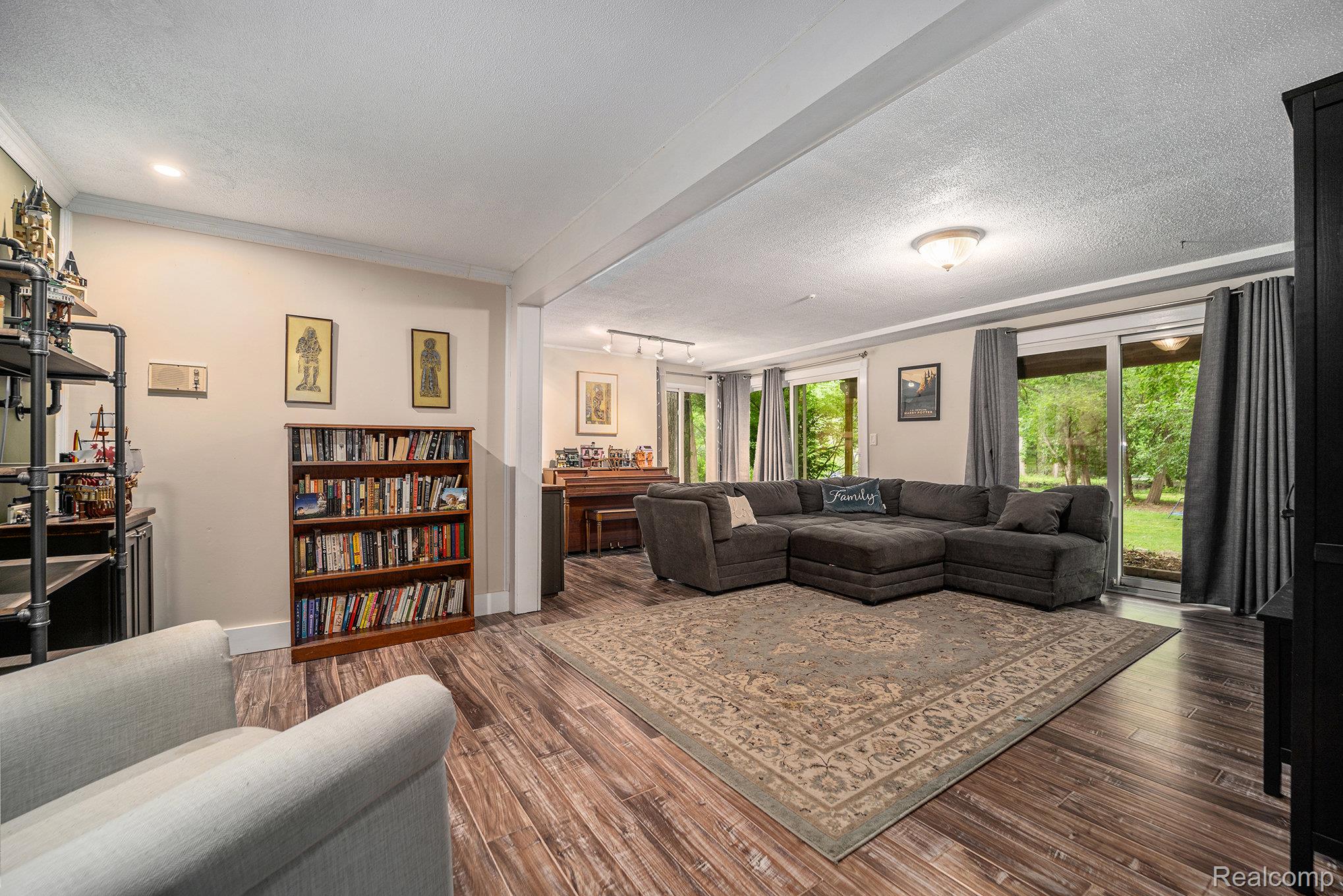 4729 Curtis Lane