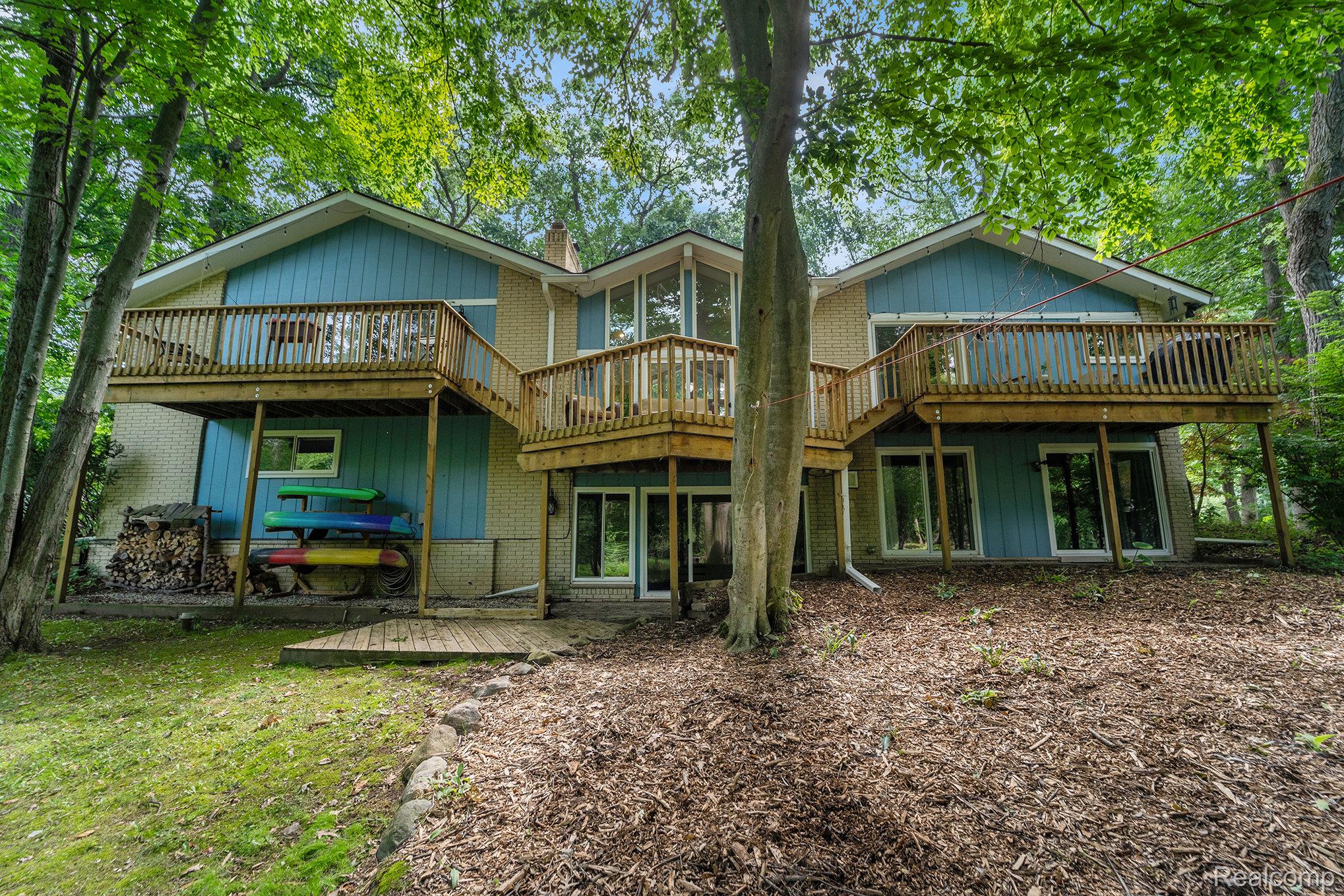 4729 Curtis Lane