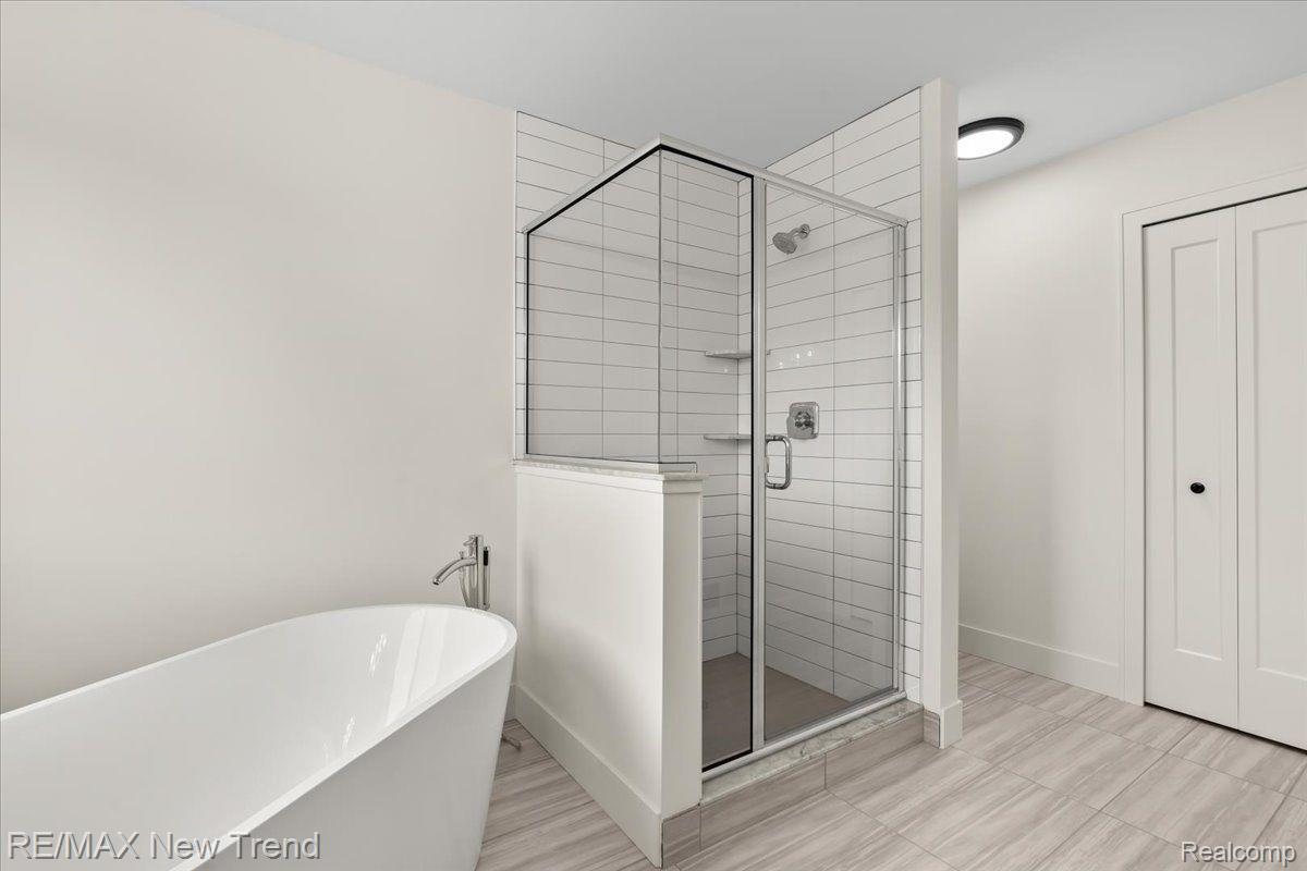 6514 CAMBRIDGE Circle