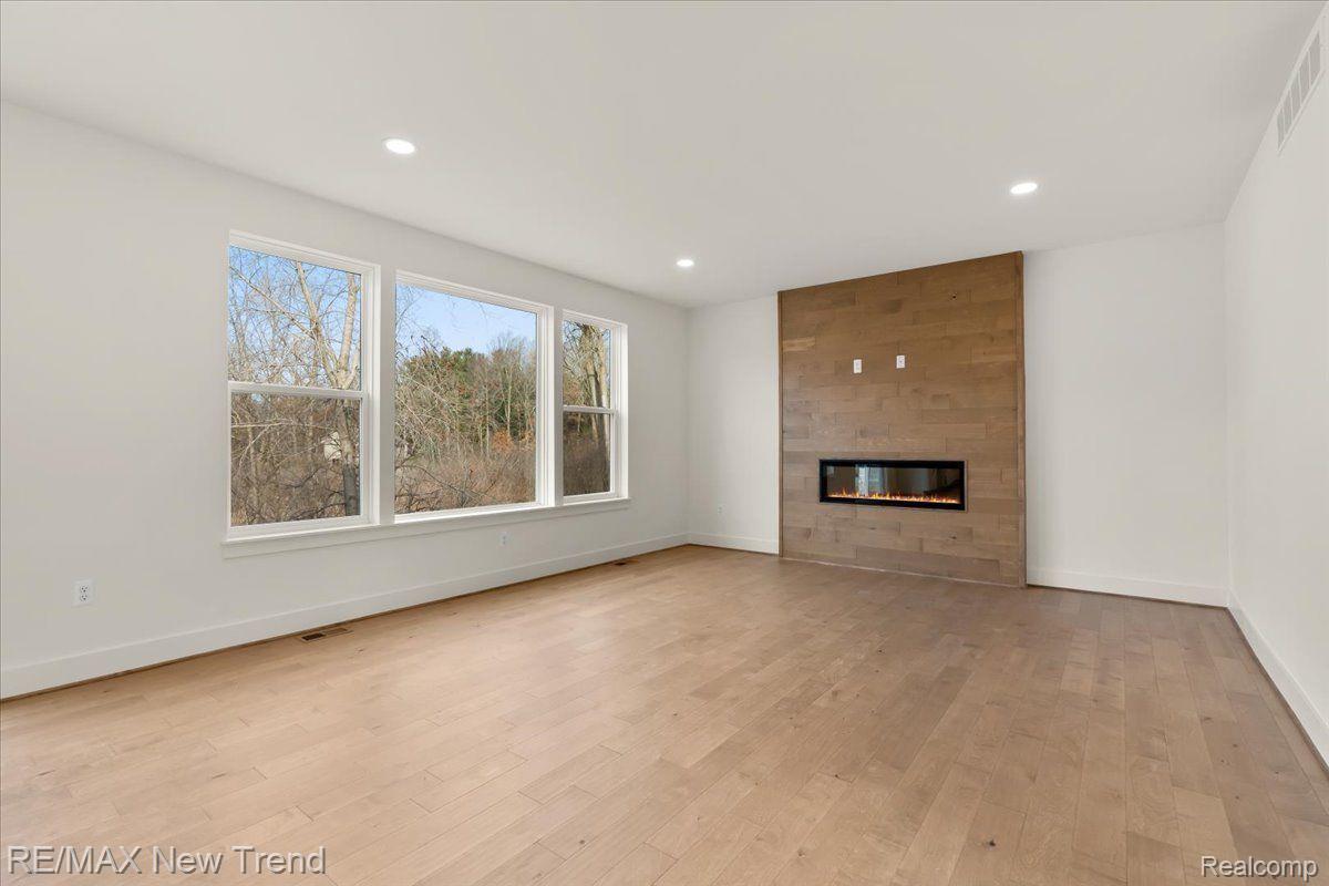 6514 CAMBRIDGE Circle