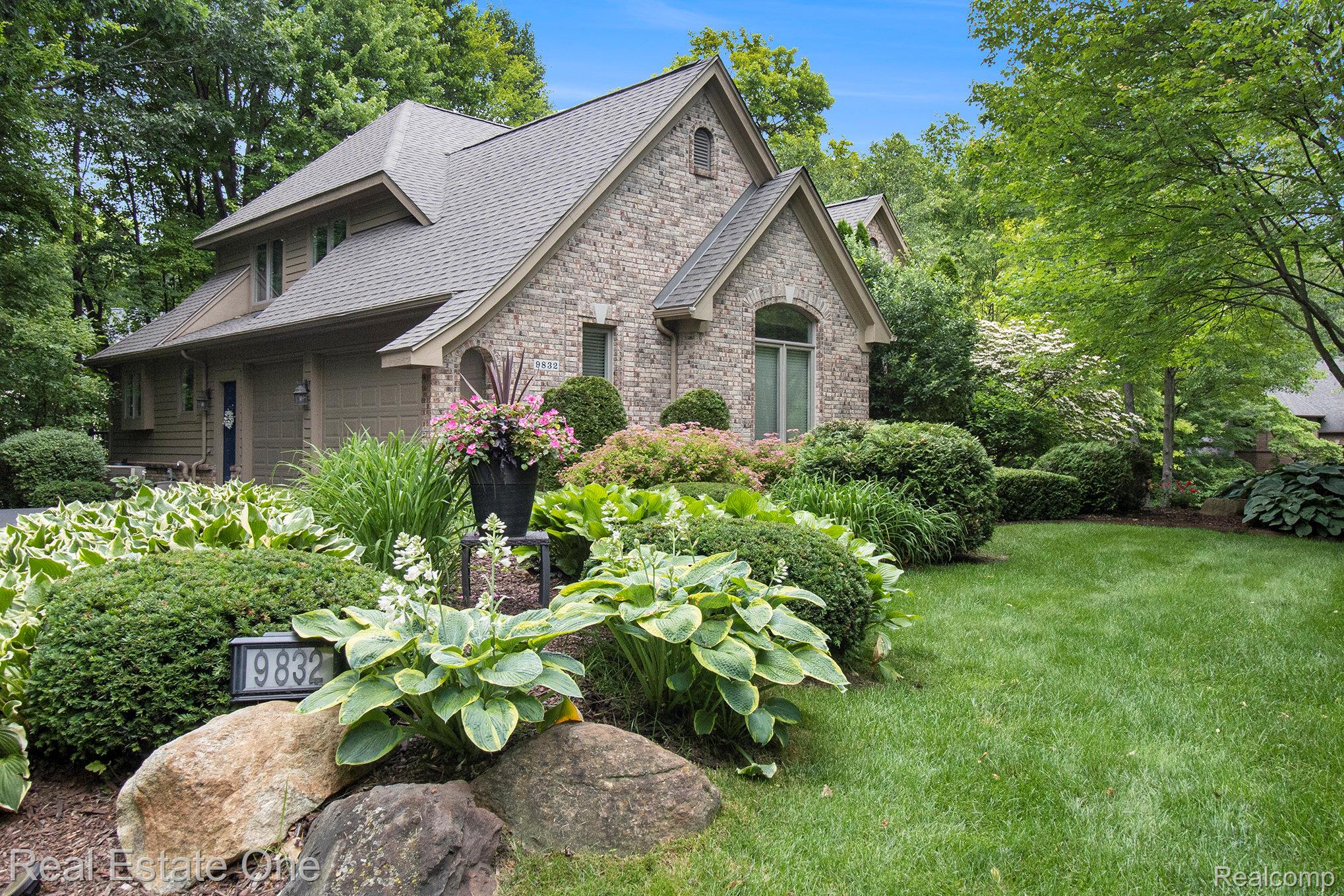 9832 Kingston Ridge