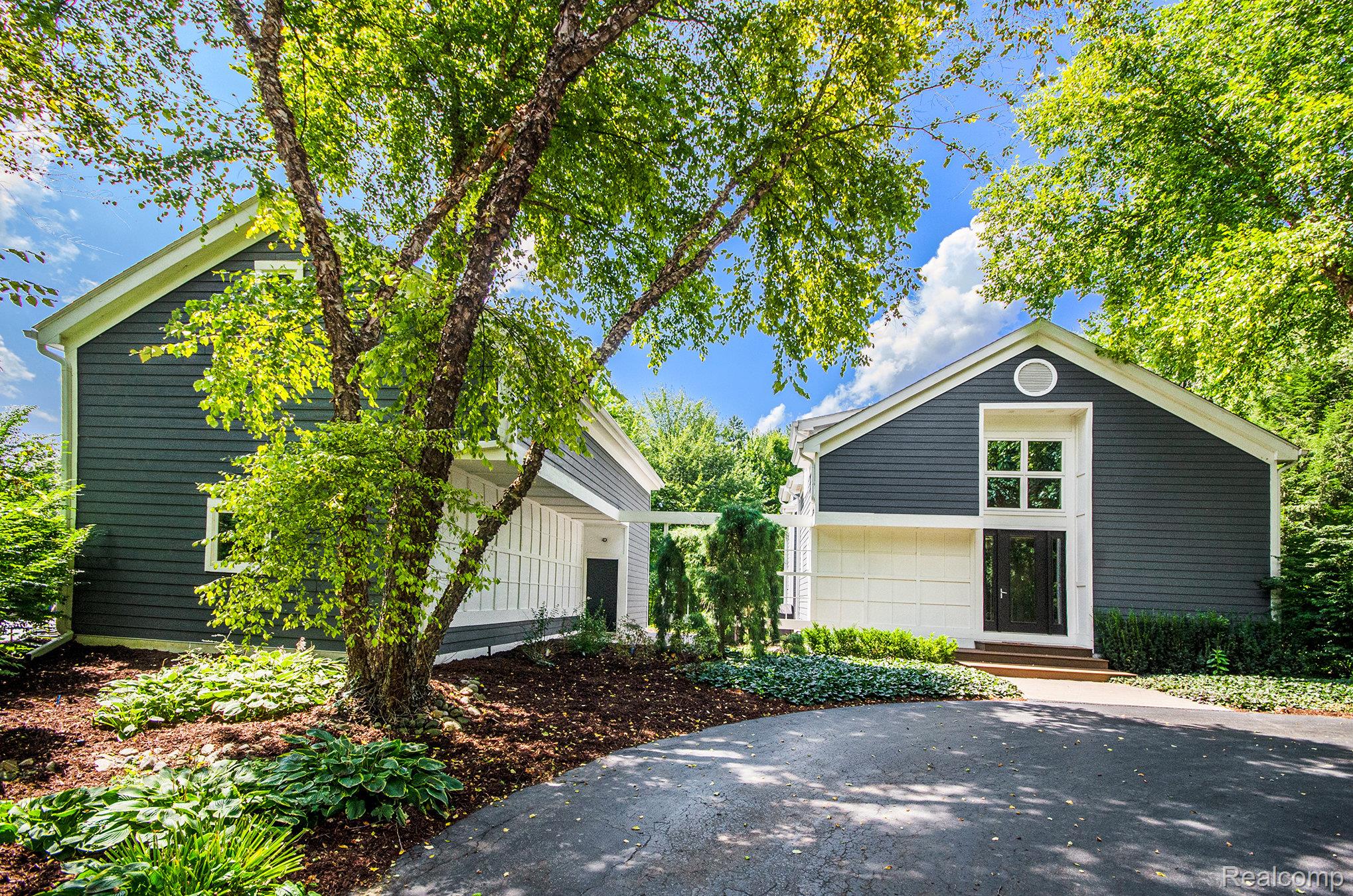 5751 Dora Lane