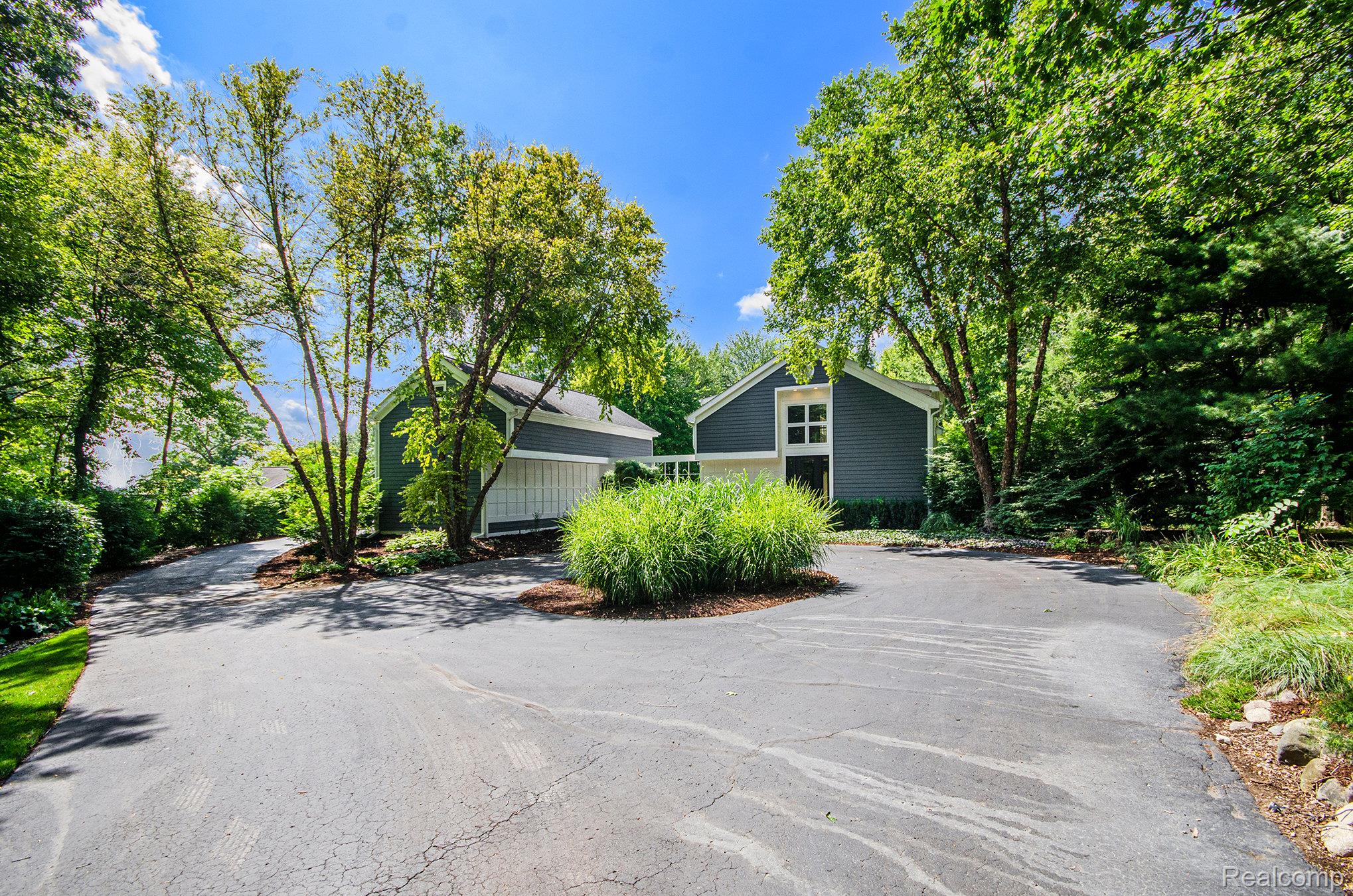 5751 Dora Lane