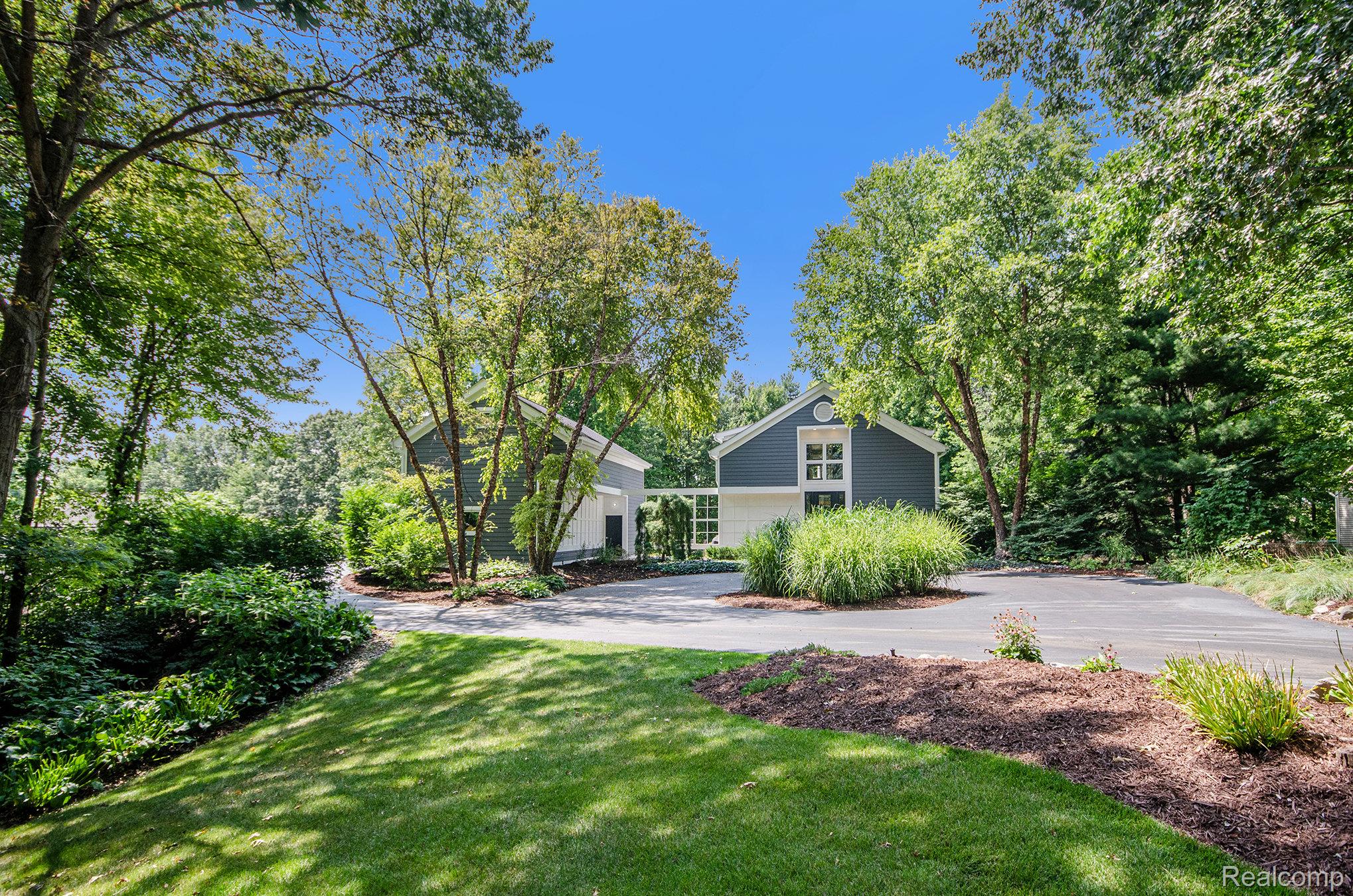 5751 Dora Lane