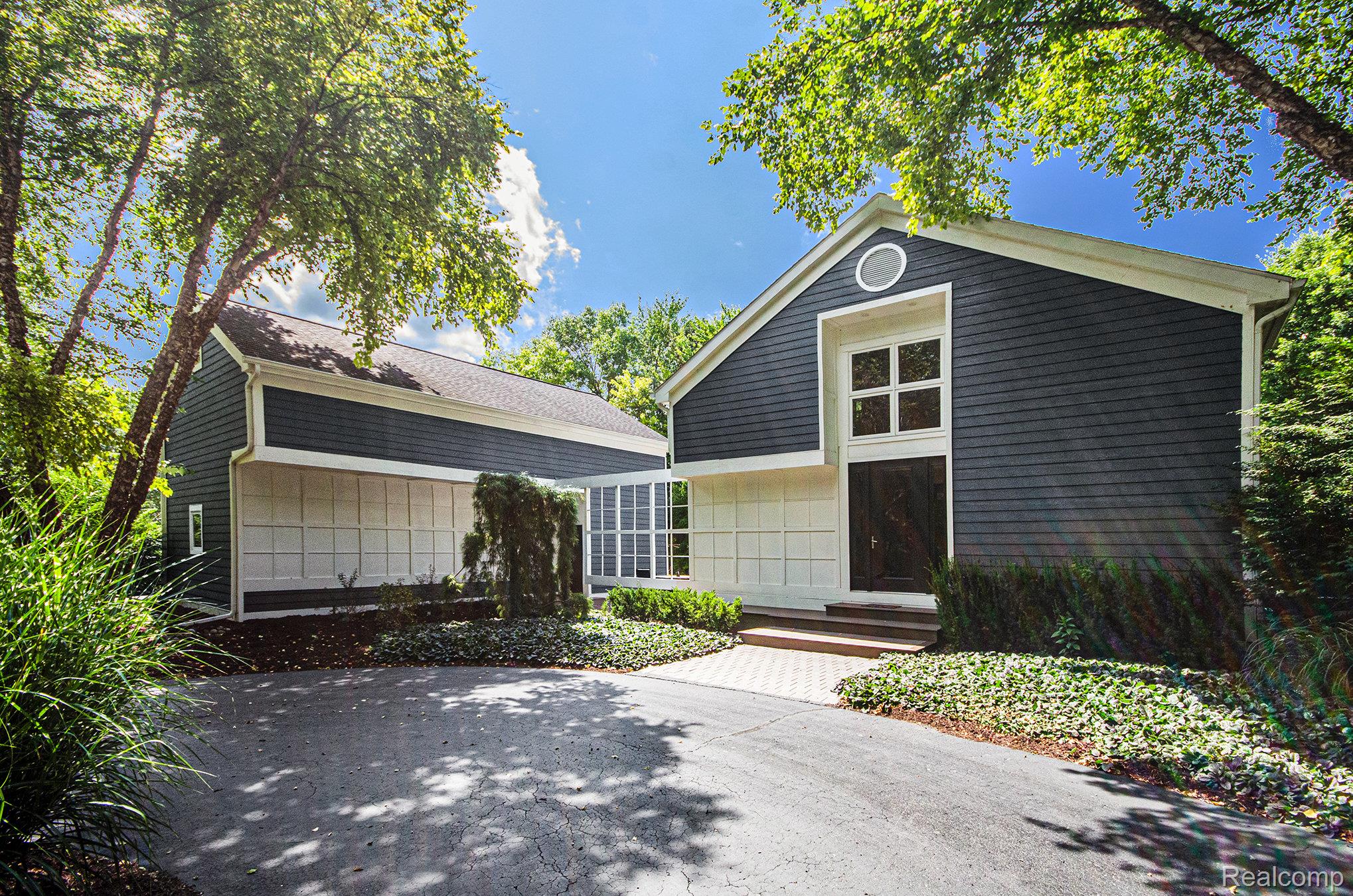 5751 Dora Lane