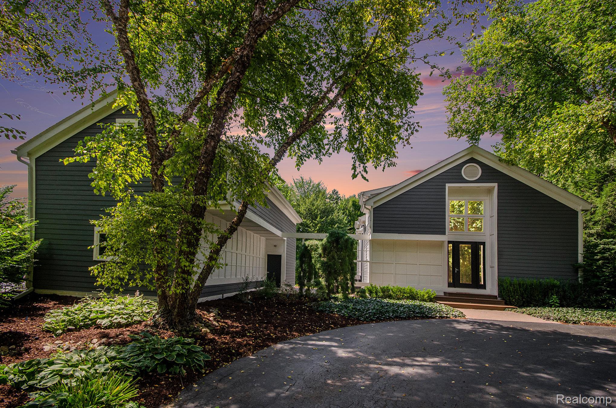 5751 Dora Lane