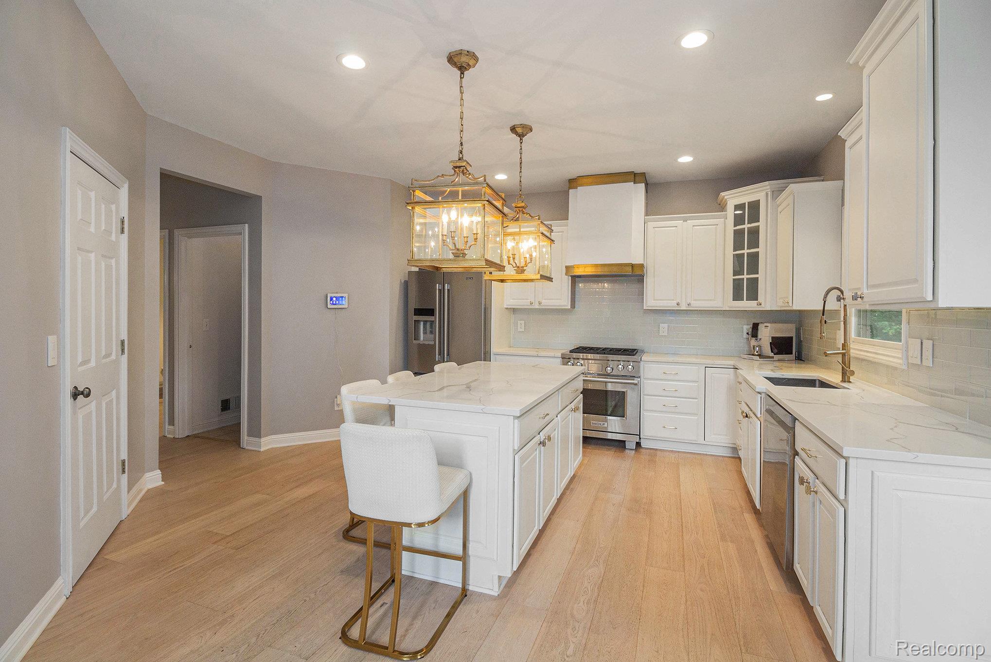 9751 Kingston Pointe Drive