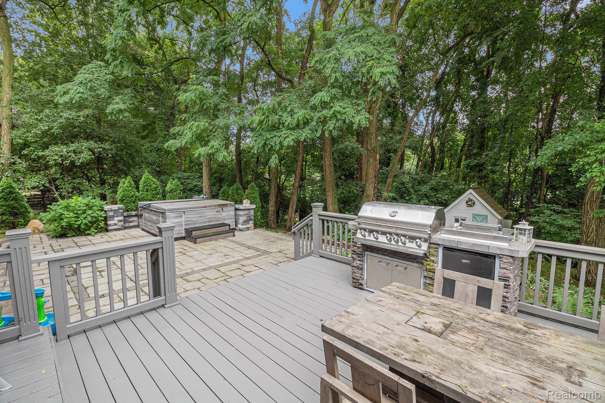 9751 Kingston Pointe Drive