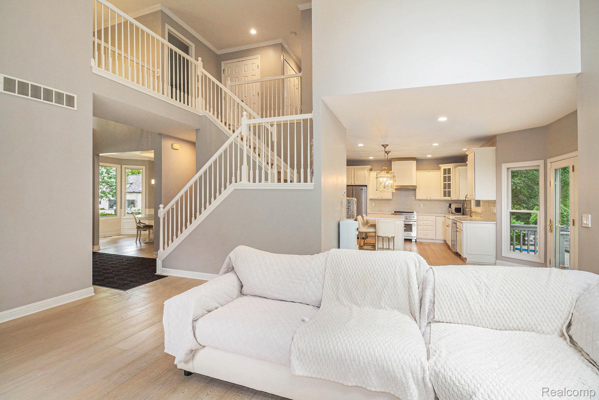 9751 Kingston Pointe Drive