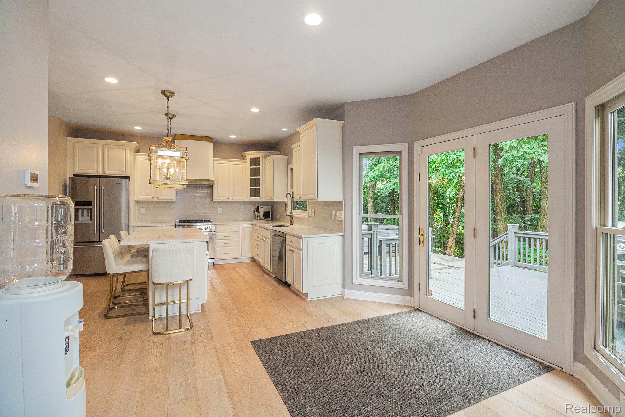 9751 Kingston Pointe Drive
