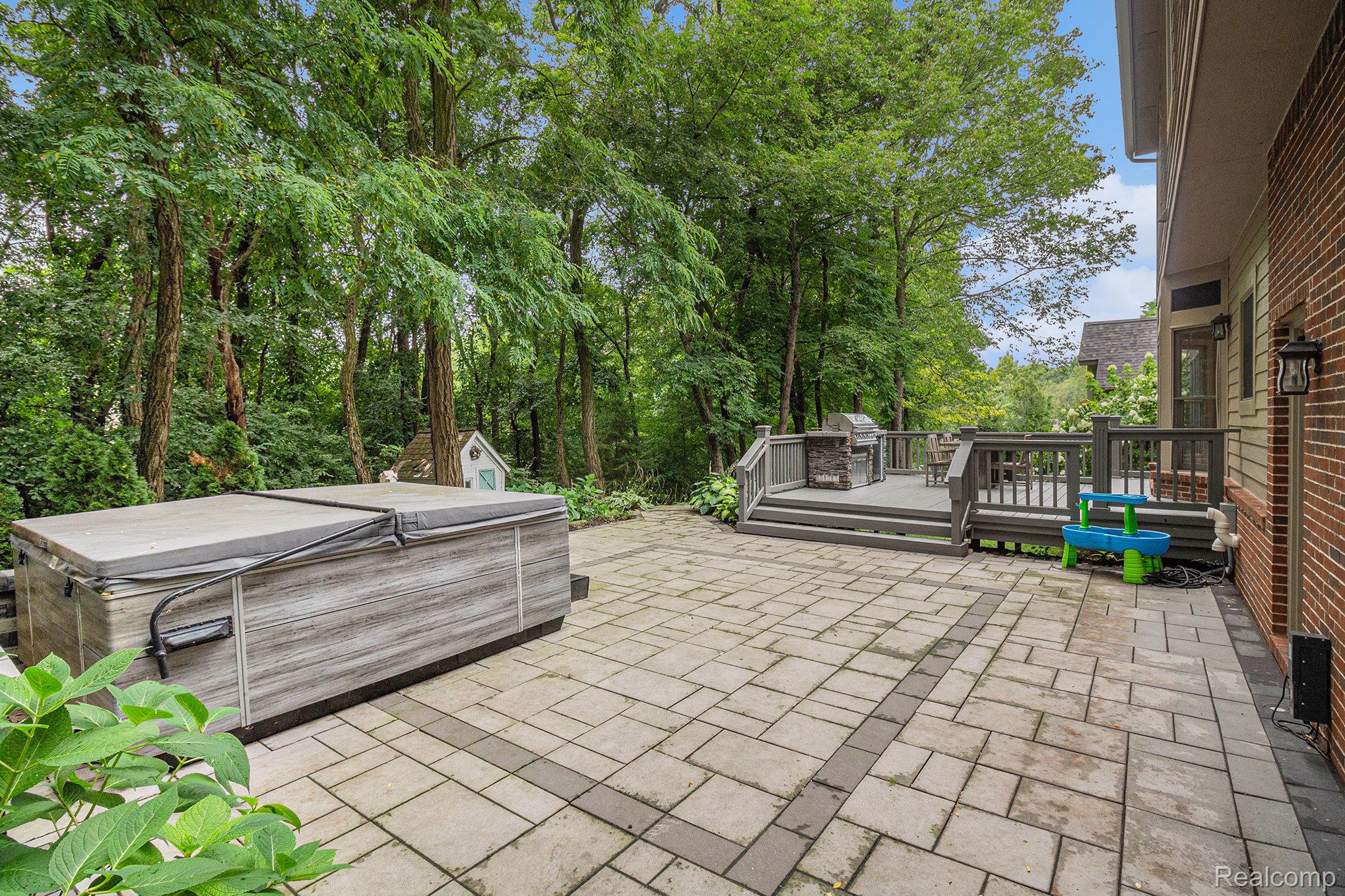 9751 Kingston Pointe Drive