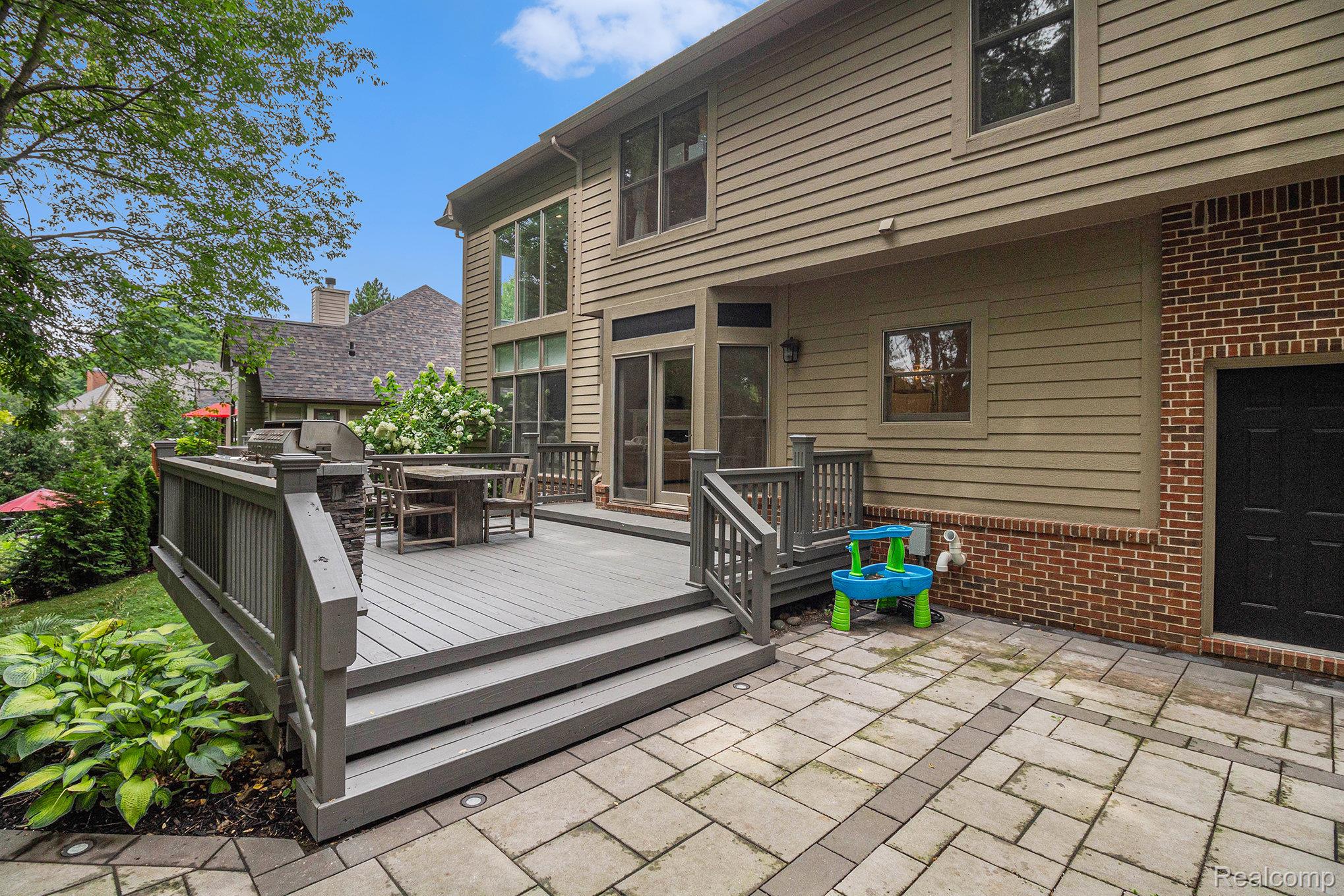 9751 Kingston Pointe Drive