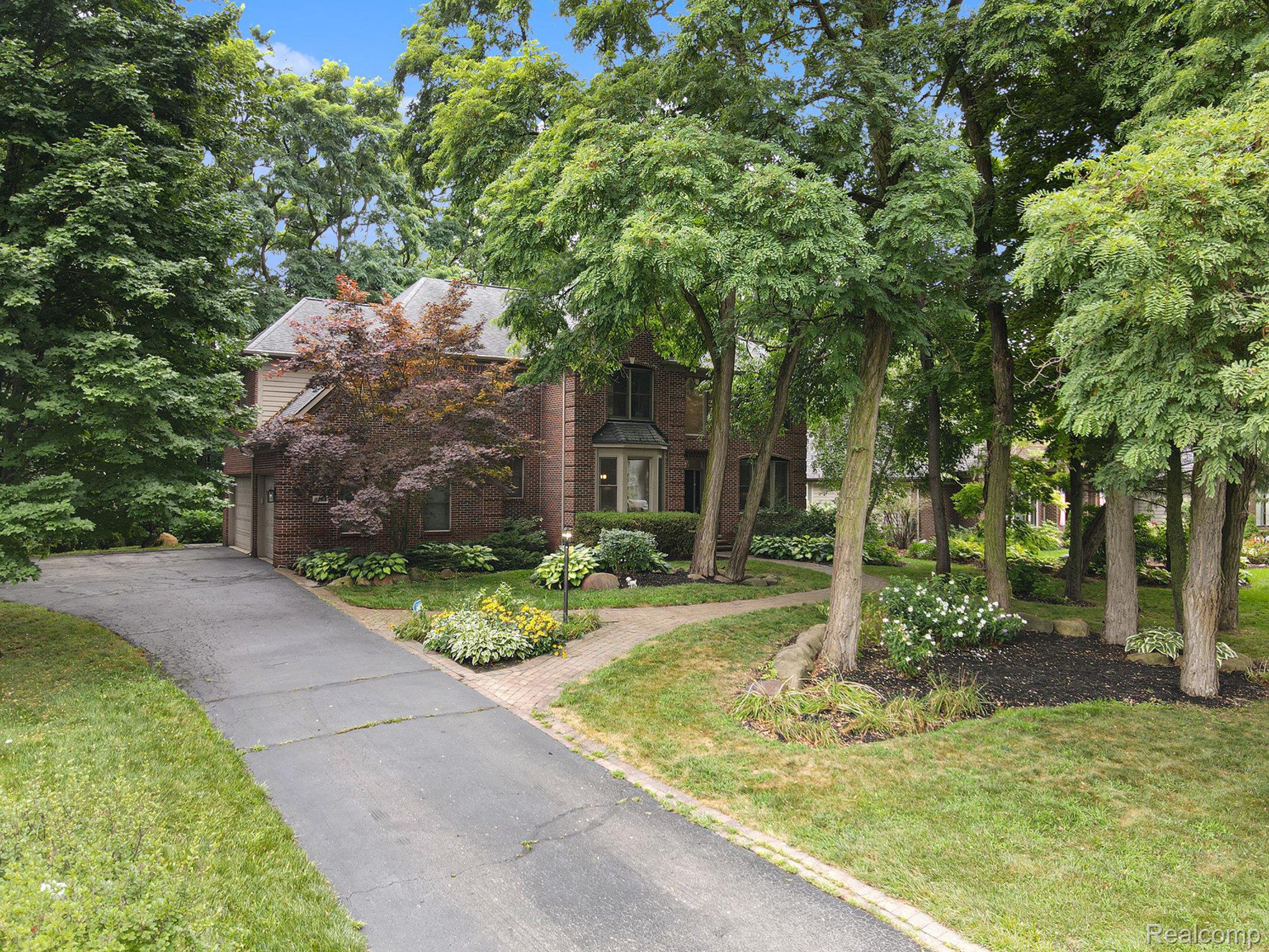9751 Kingston Pointe Drive
