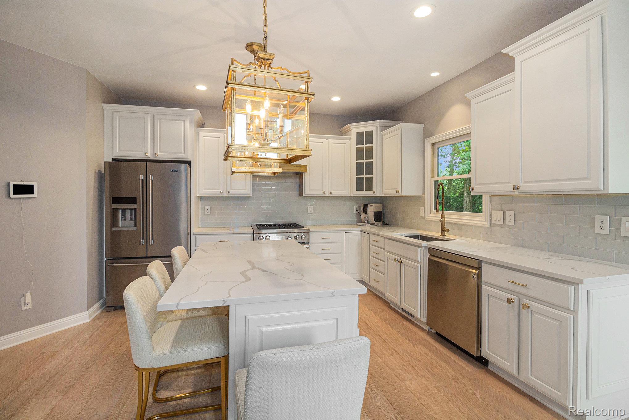 9751 Kingston Pointe Drive