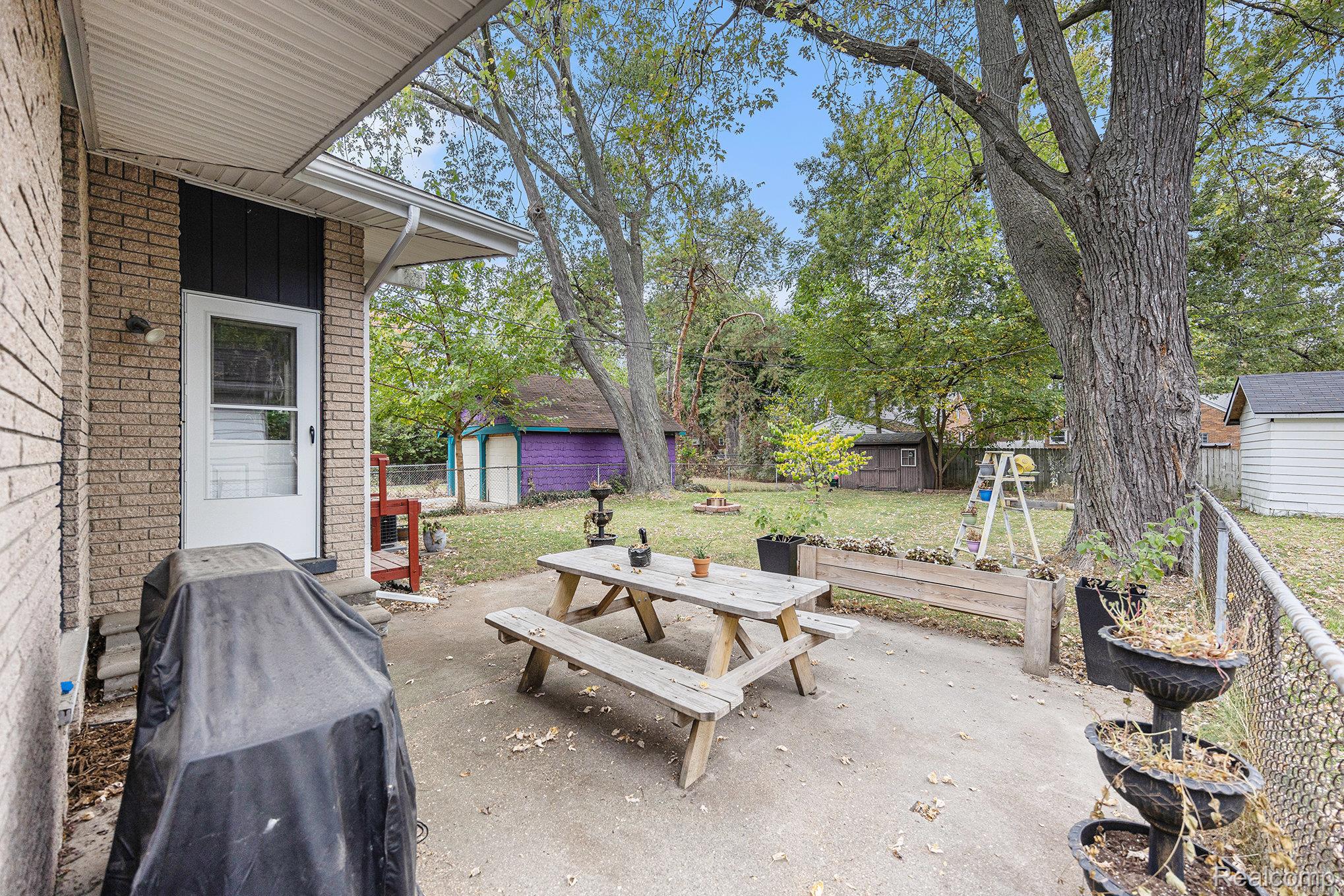 10 Niagara Avenue