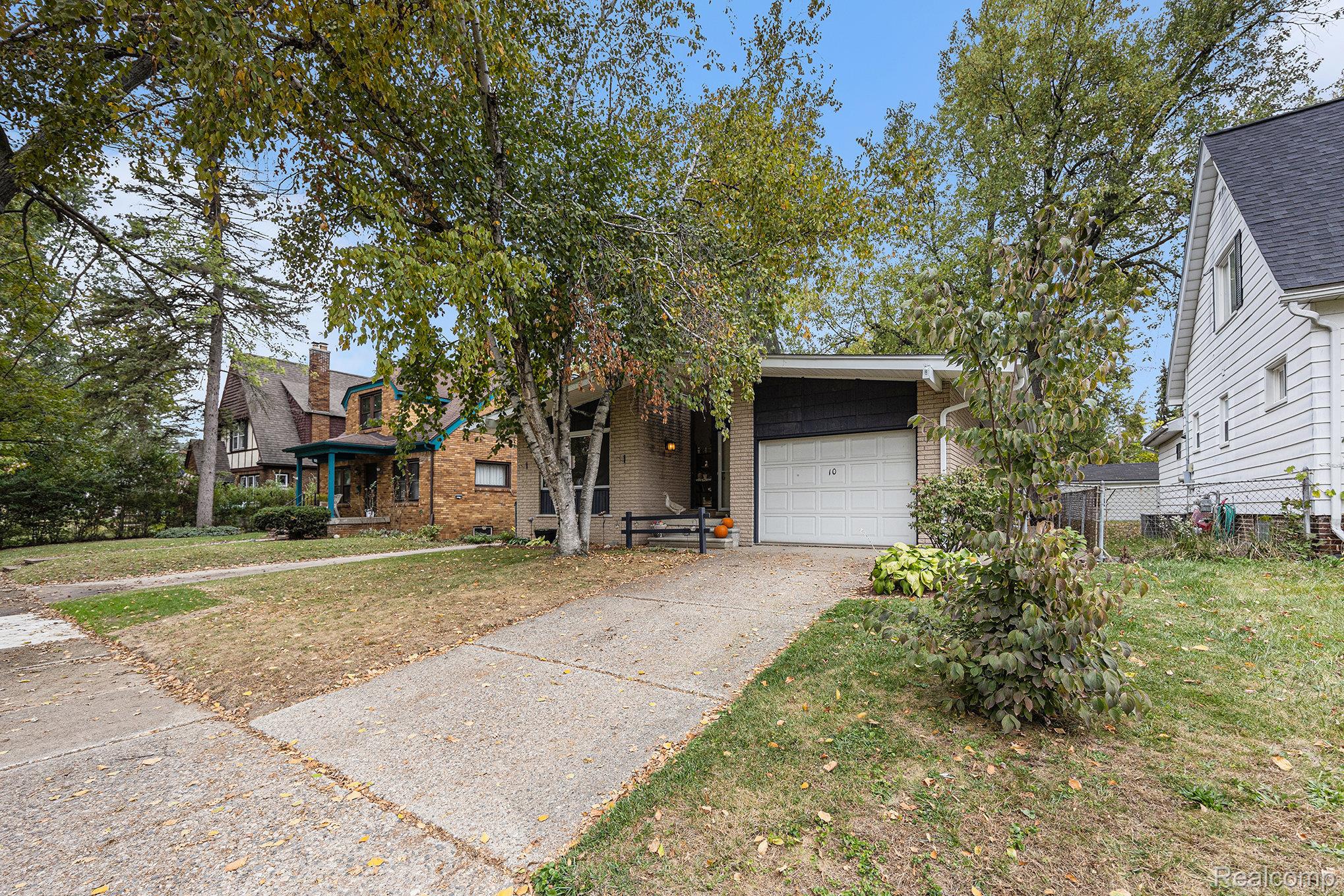 10 Niagara Avenue