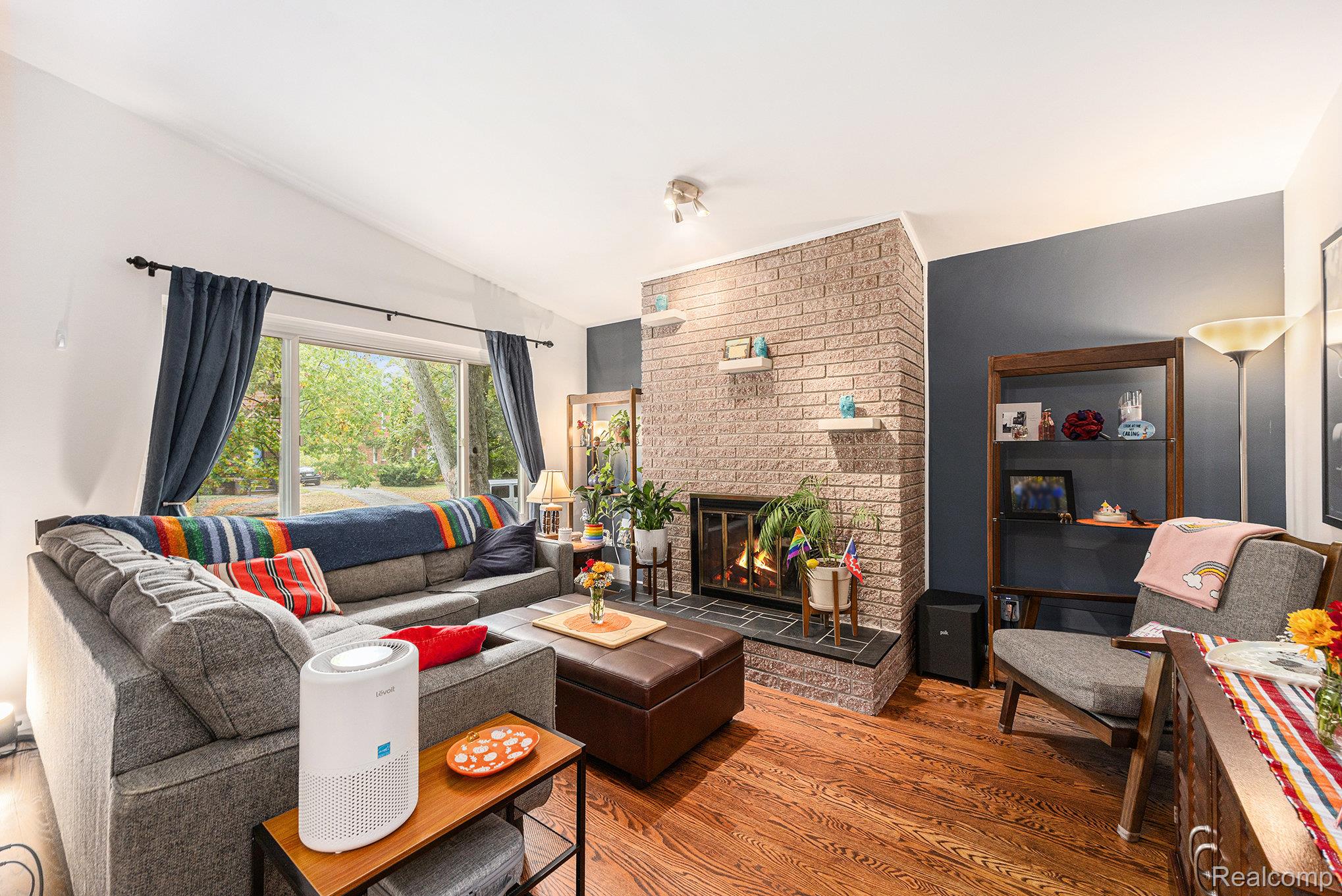 10 Niagara Avenue