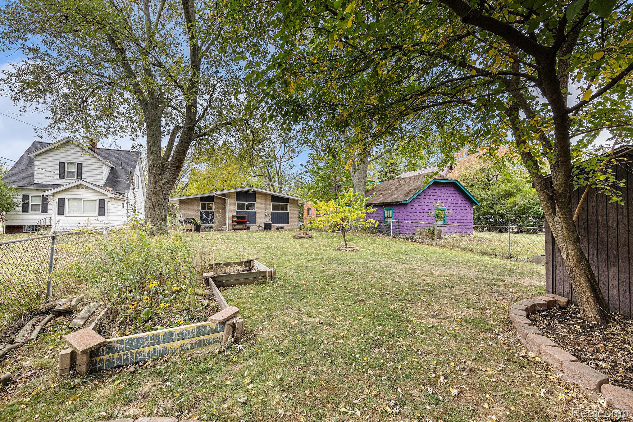 10 Niagara Avenue